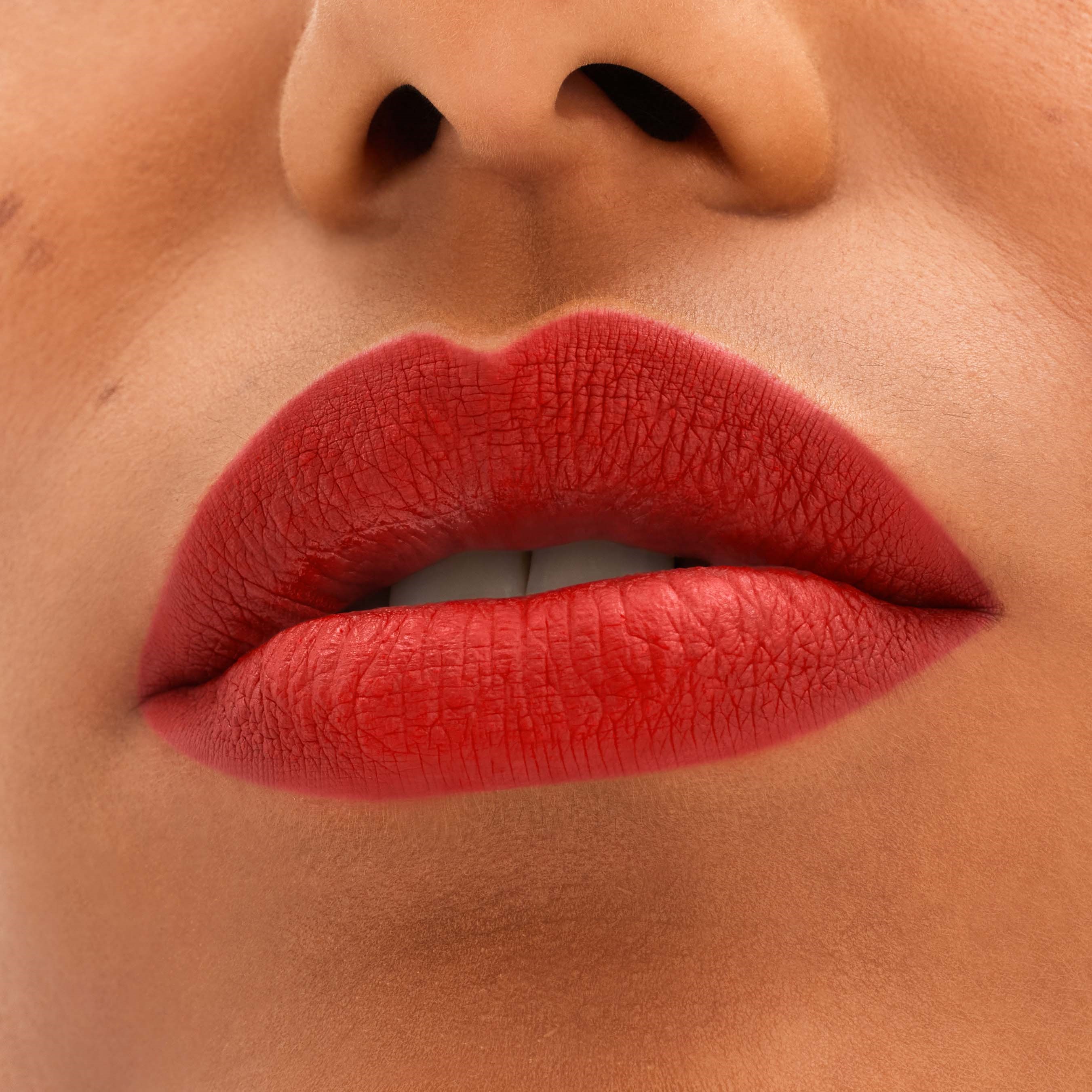 MAC Cosmetics Locked Kiss 24Hr Lipstick Gutsy (obrázok 3)