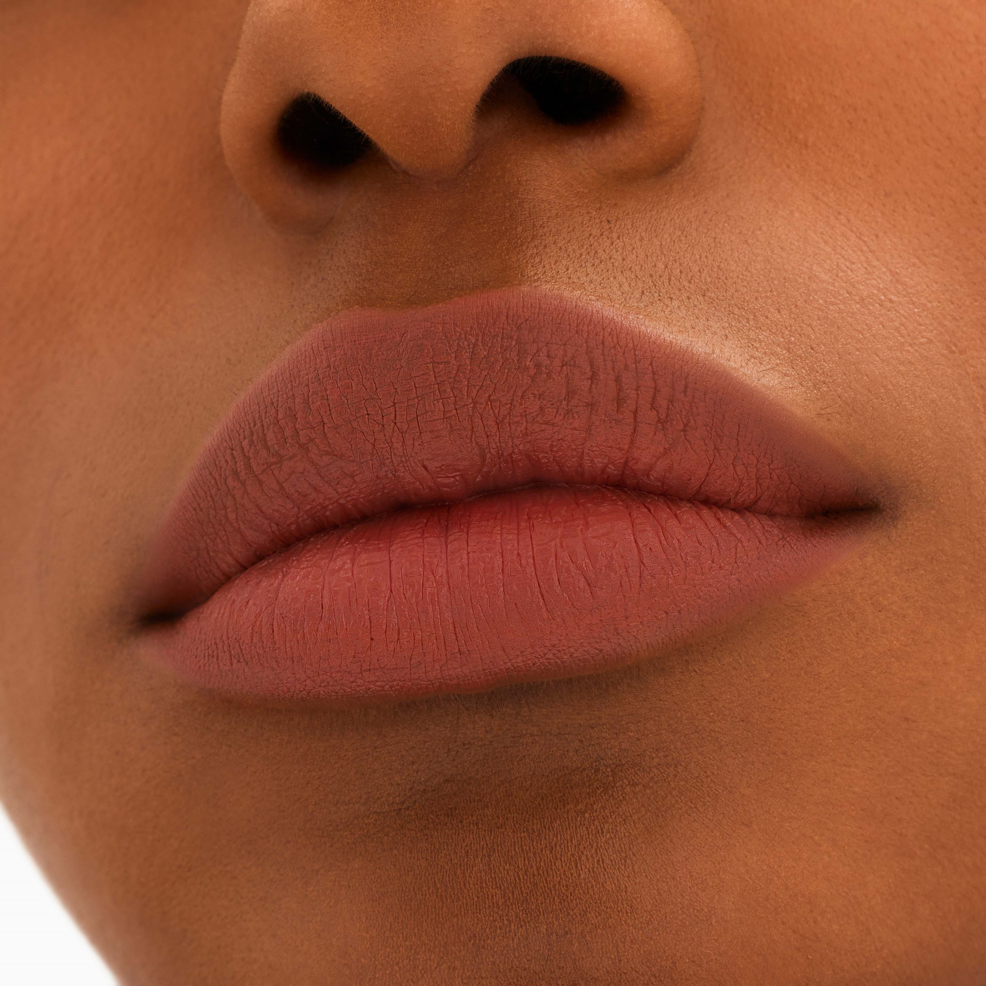 MAC Cosmetics Locked Kiss 24Hr Lipstick Meticulous (obrázok 4)