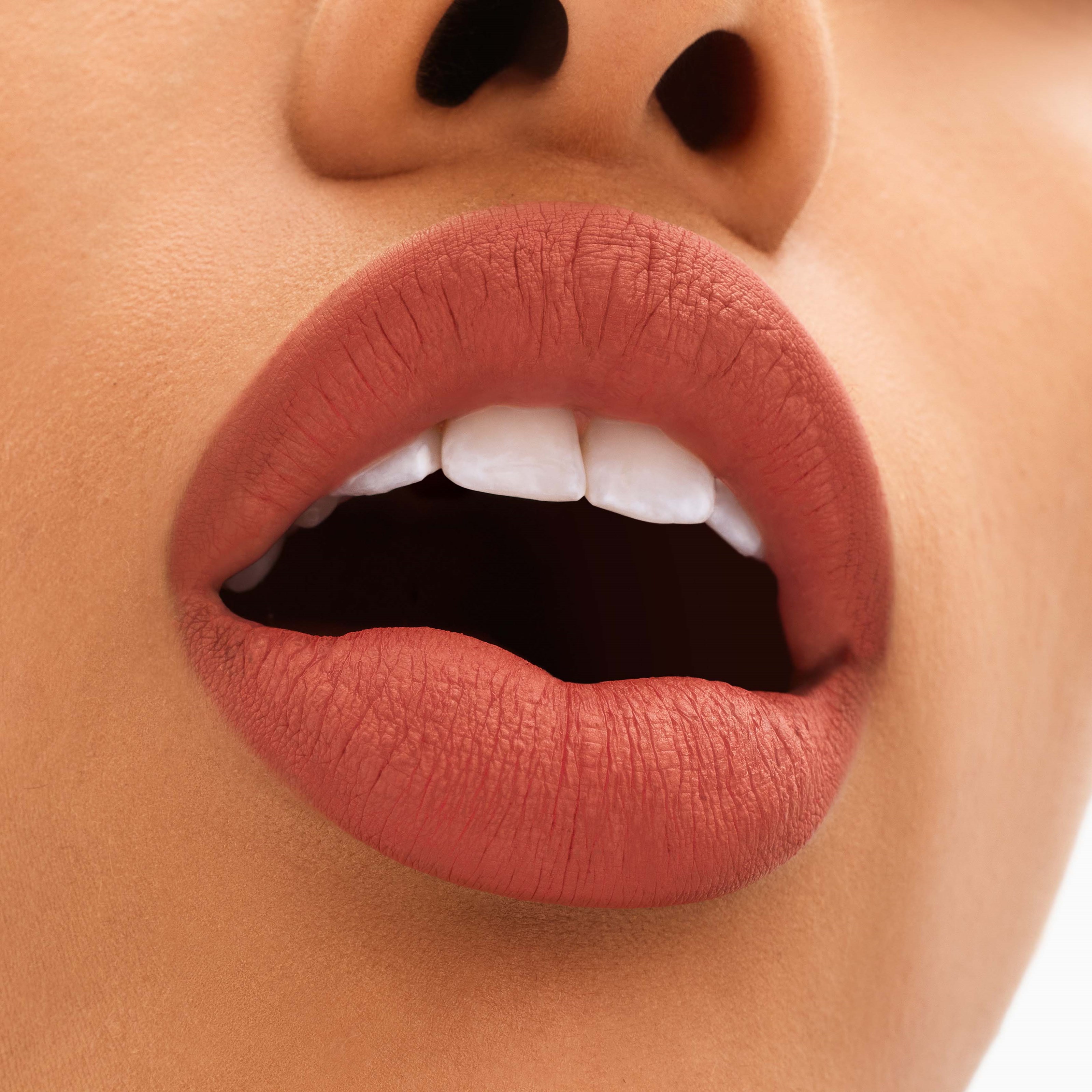 MAC Cosmetics Locked Kiss 24Hr Lipstick Mull It Over & Over (obrázok 3)