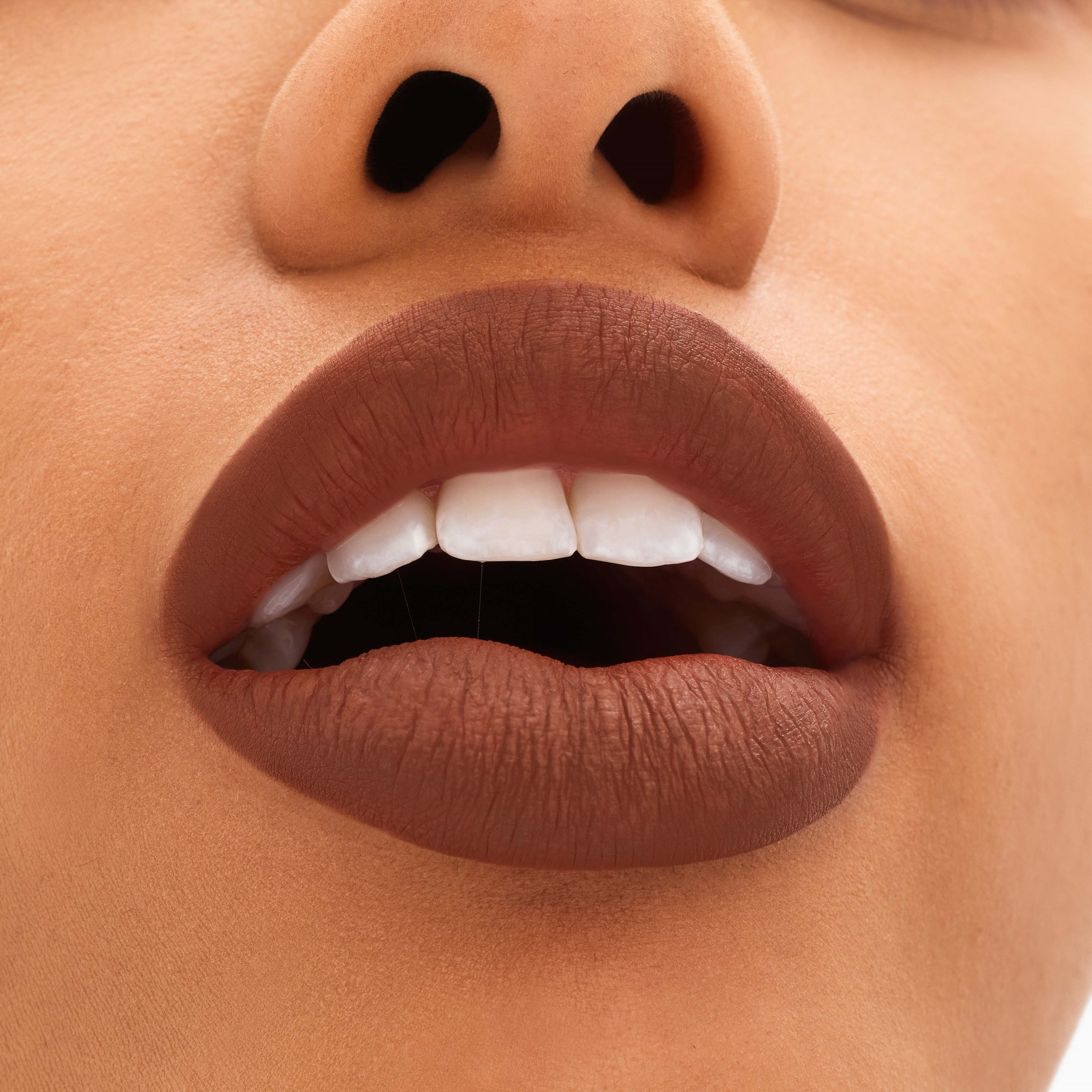 MAC Cosmetics Locked Kiss 24Hr Lipstick Posh (obrázok 3)