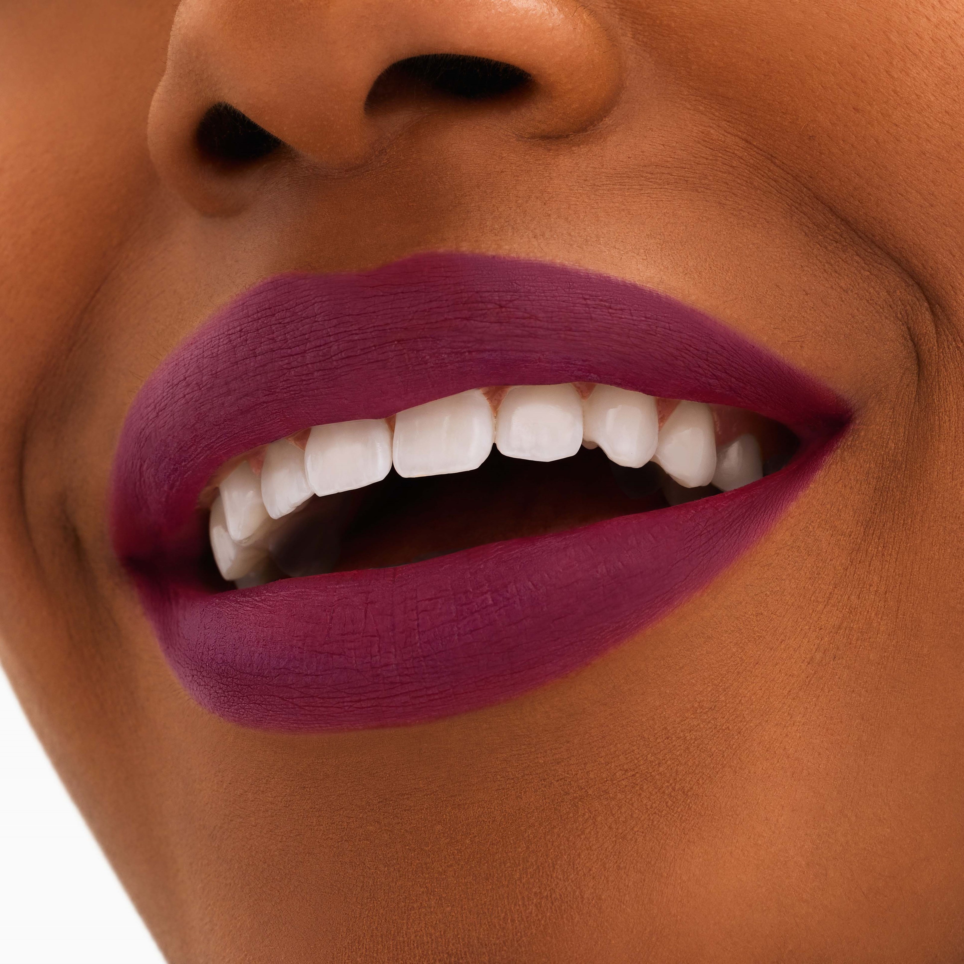 MAC Cosmetics Locked Kiss 24HR Lipstick Rein (obrázok 4)