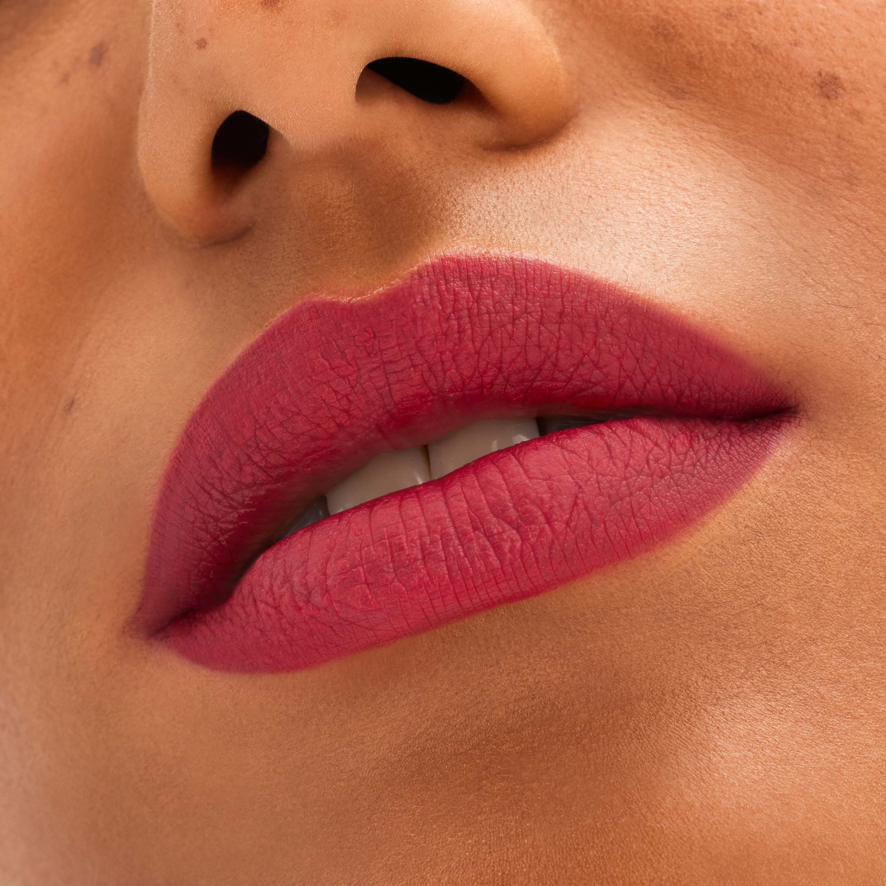 MAC Cosmetics Locked Kiss 24Hr Lipstick Taboo (obrázok 3)