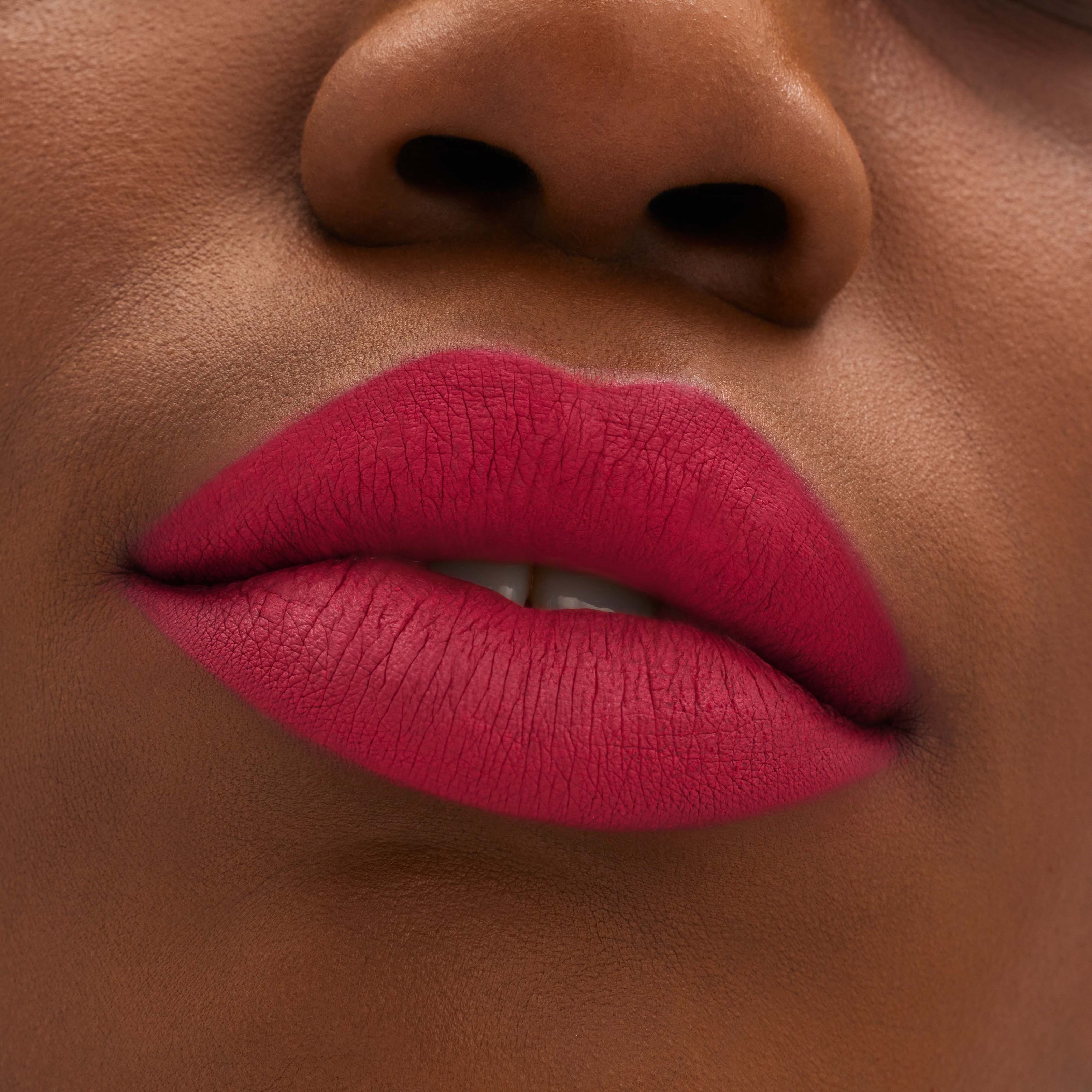 MAC Cosmetics Locked Kiss 24Hr Lipstick Taboo (obrázok 4)