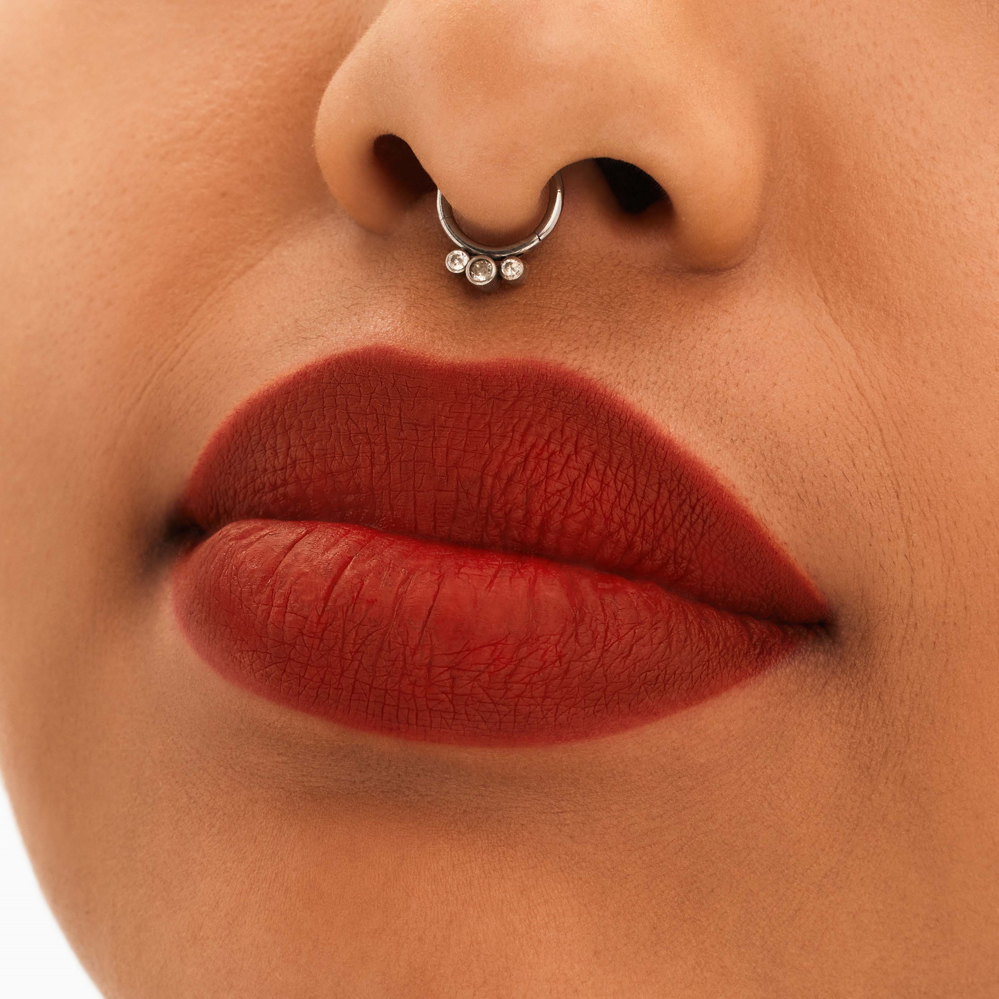 MAC Cosmetics Locked Kiss 24Hr Lipstick Vicious (obrázok 3)
