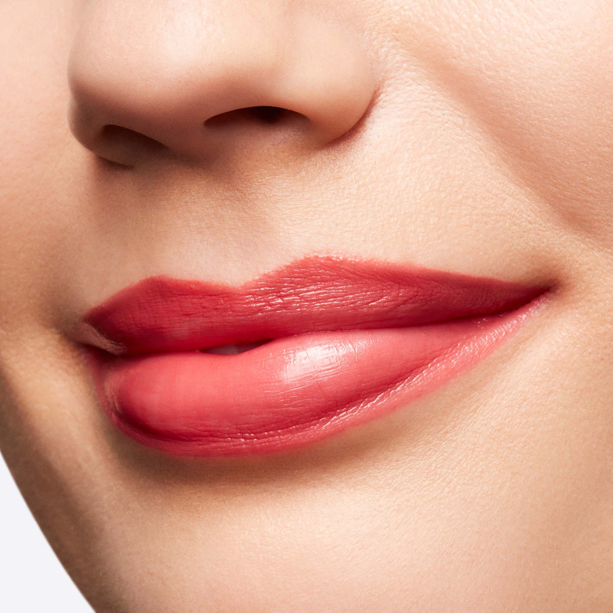 Alternativ bild 1 för MAC Cosmetics   Lustreglass Lipstick Gummy Bare