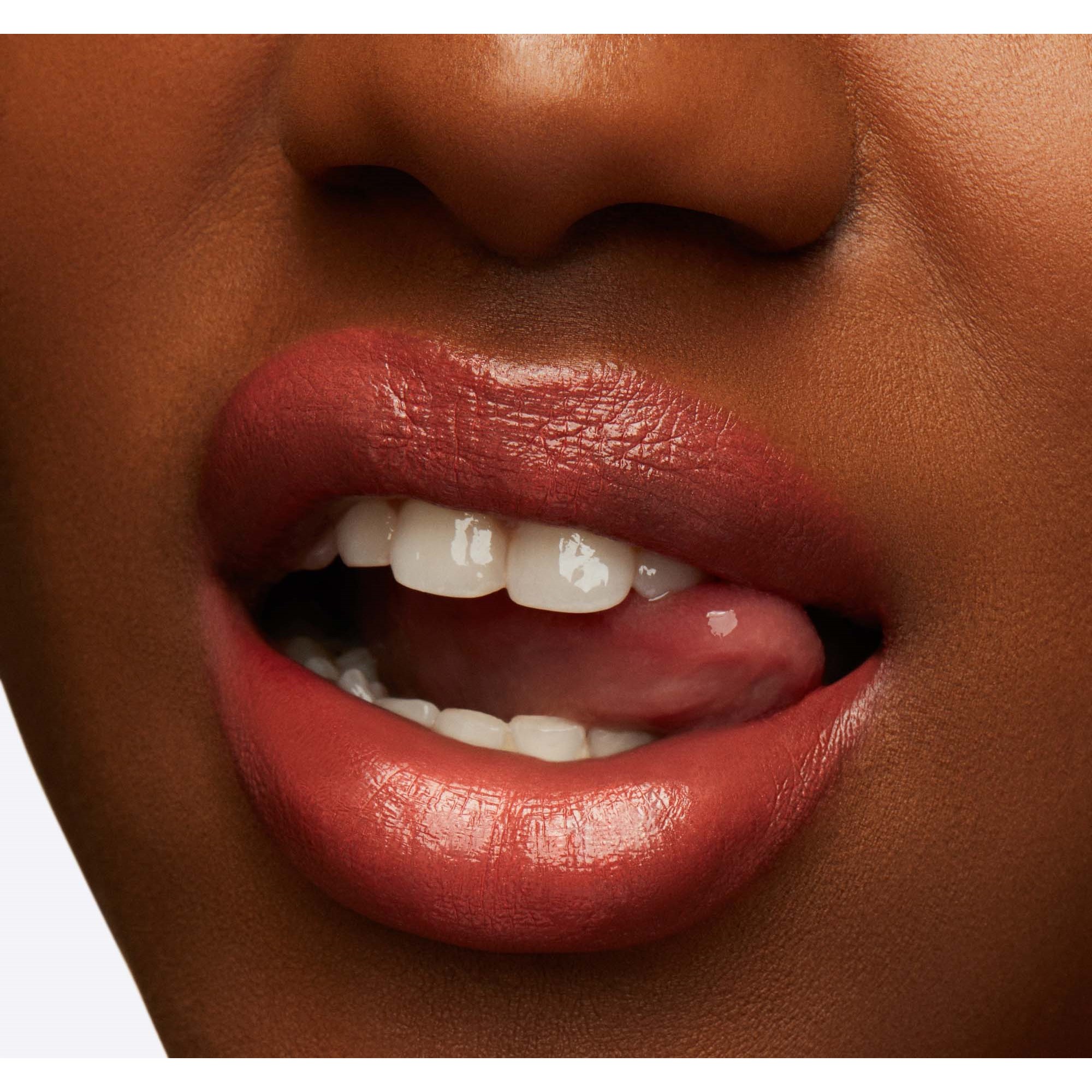 MAC Cosmetics Lustreglass Lipstick Kissmet (obrázok 4)