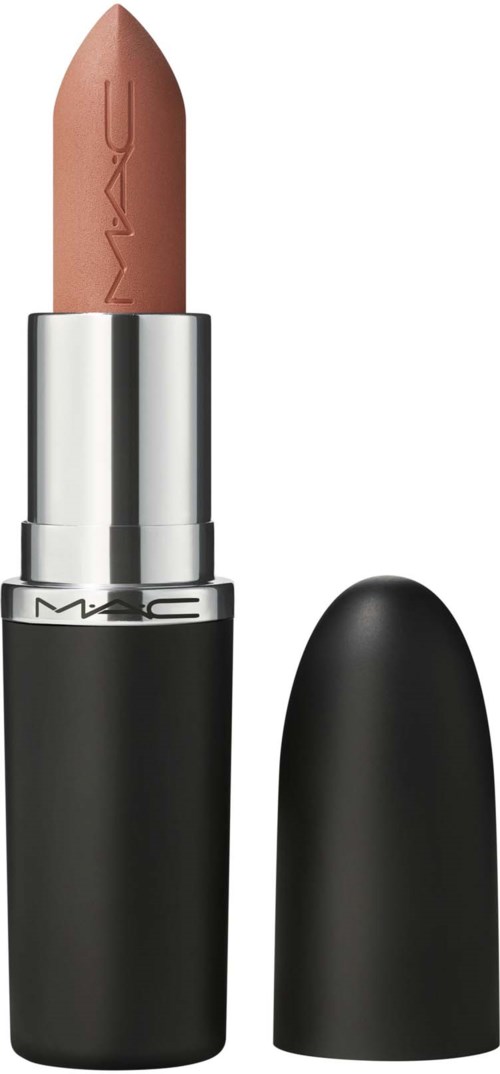 Odcień nude na szmince z czarnym wieczkiem, srebrną podstawą i logo MAC.