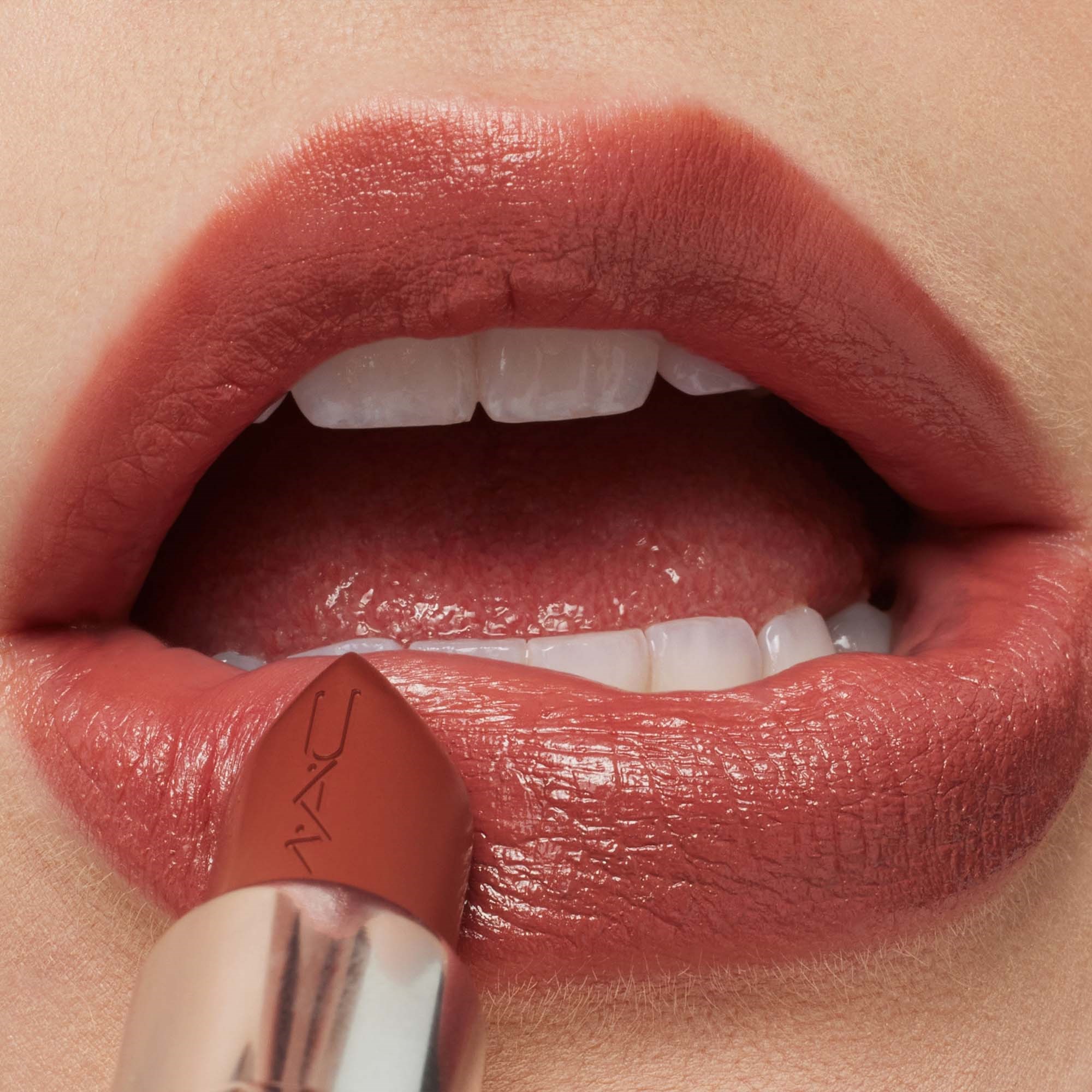 MAC Cosmetics Macximal Sleek Satin Lipstick Crème In Your Coffee (obrázok 2)