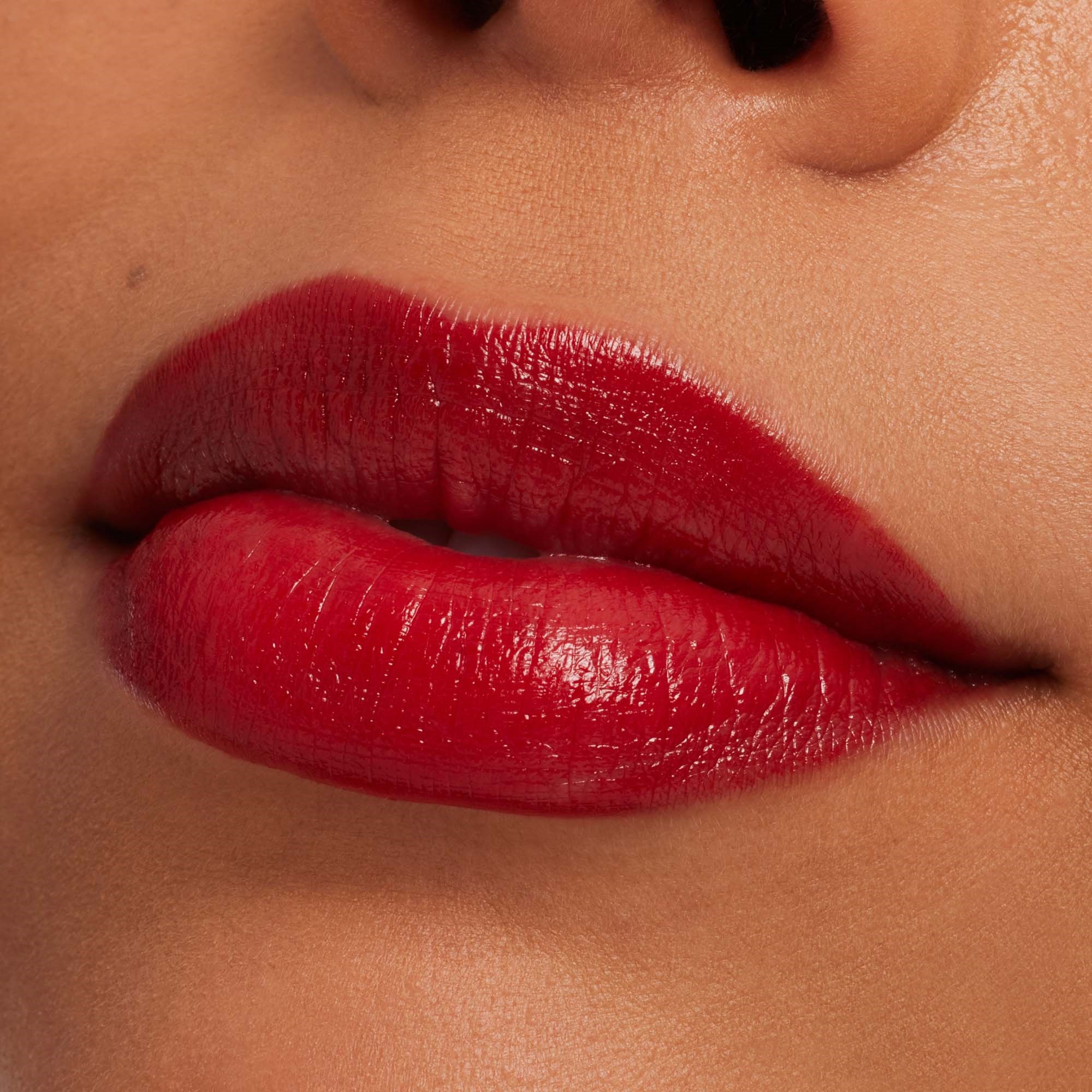 MAC Cosmetics Macximal Sleek Satin Lipstick Left On Red (obrázok 3)