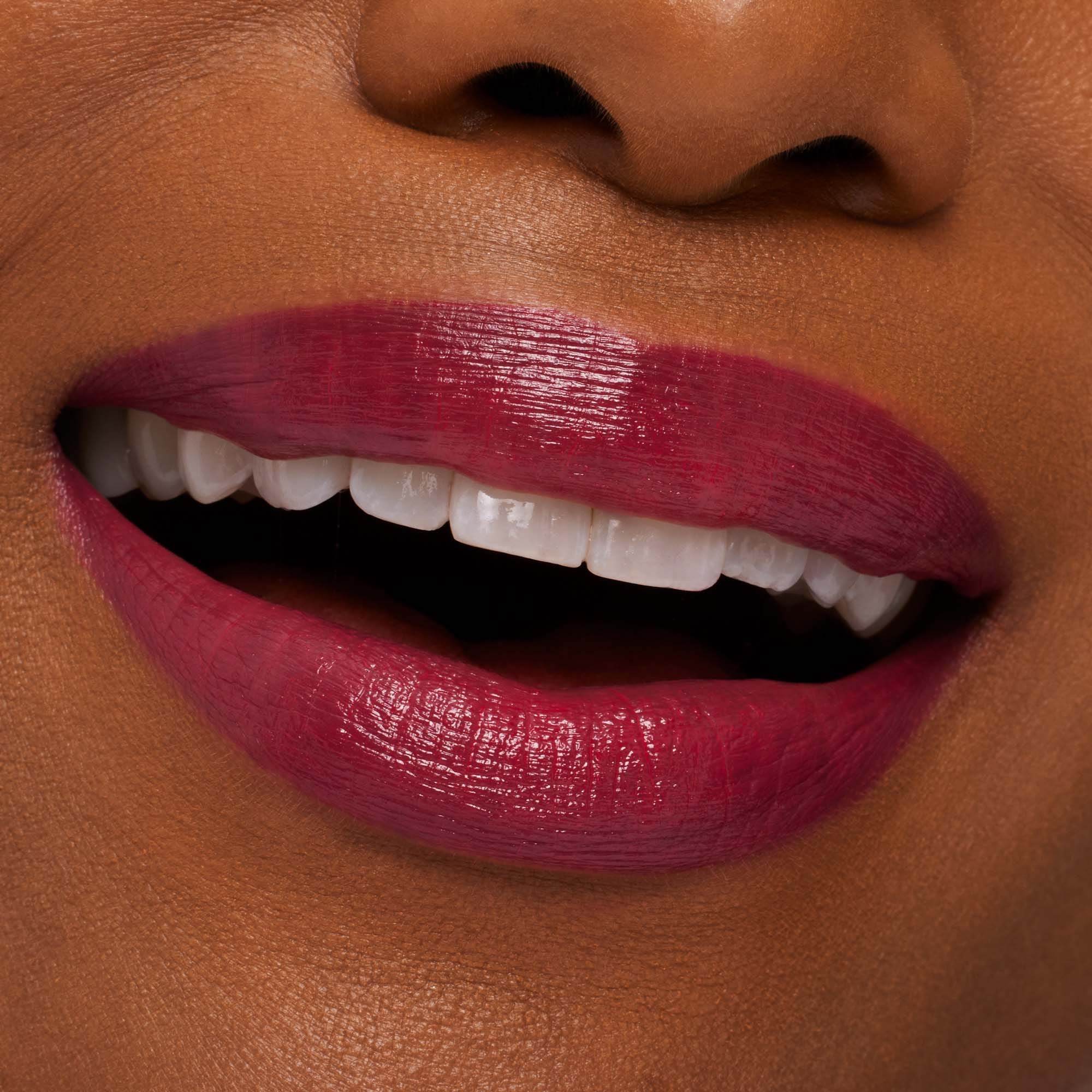 MAC Cosmetics Macximal Sleek Satin Lipstick Maraschino, Much? (obrázok 4)