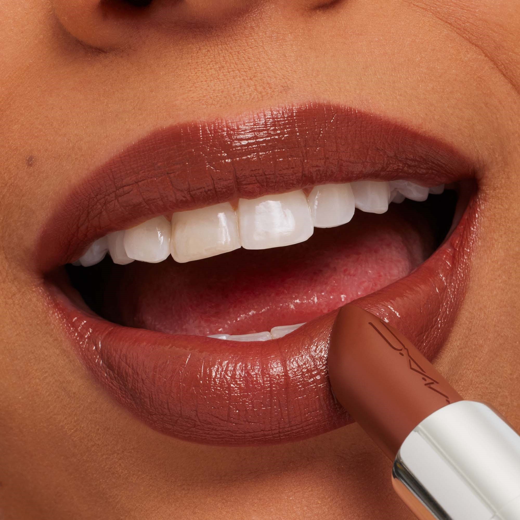 MAC Cosmetics Macximal Sleek Satin Lipstick Truth Be Untold (obrázok 3)