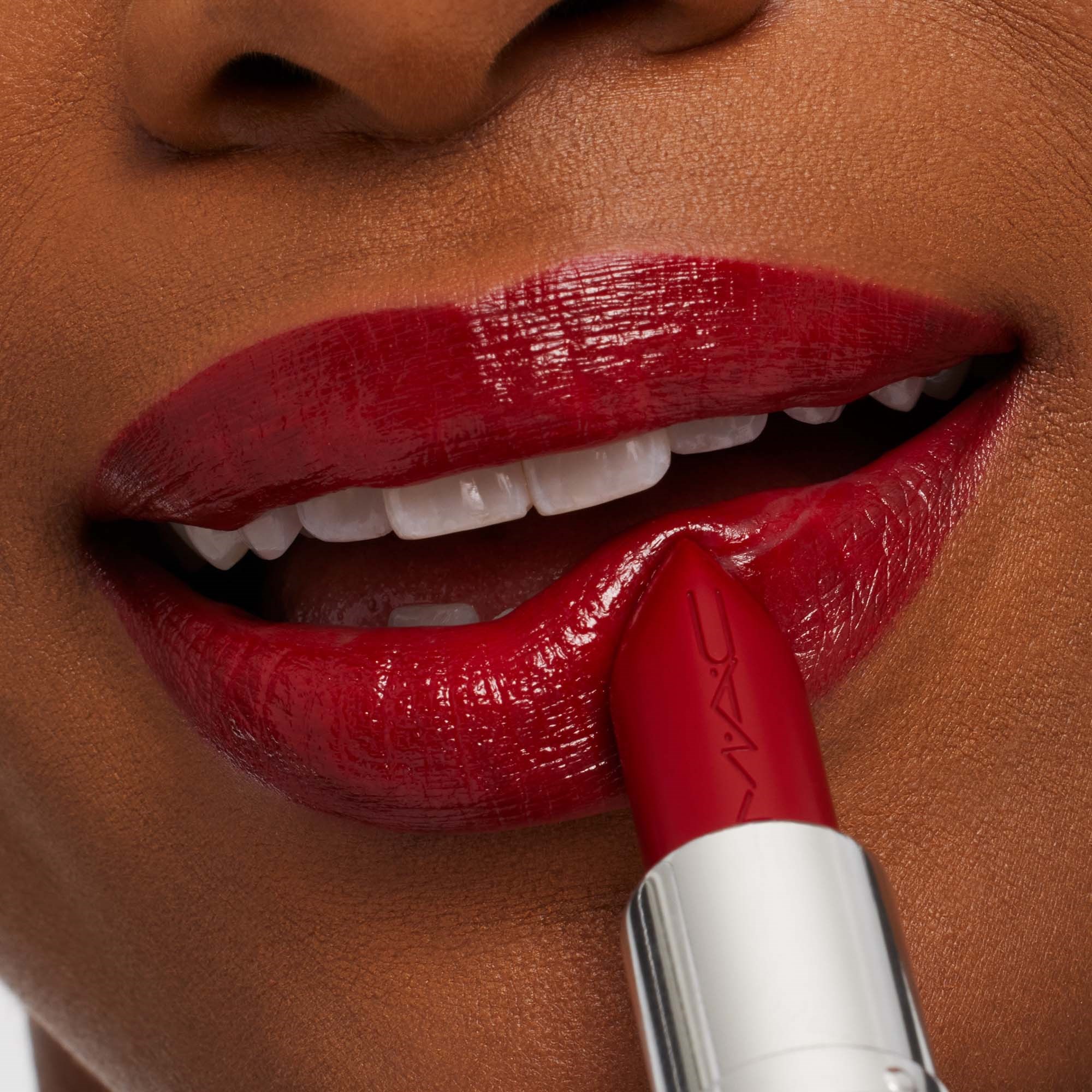 MAC Cosmetics Mini Macximal Sleek Satin Lipstick Centre Of Attention (obrázok 4)