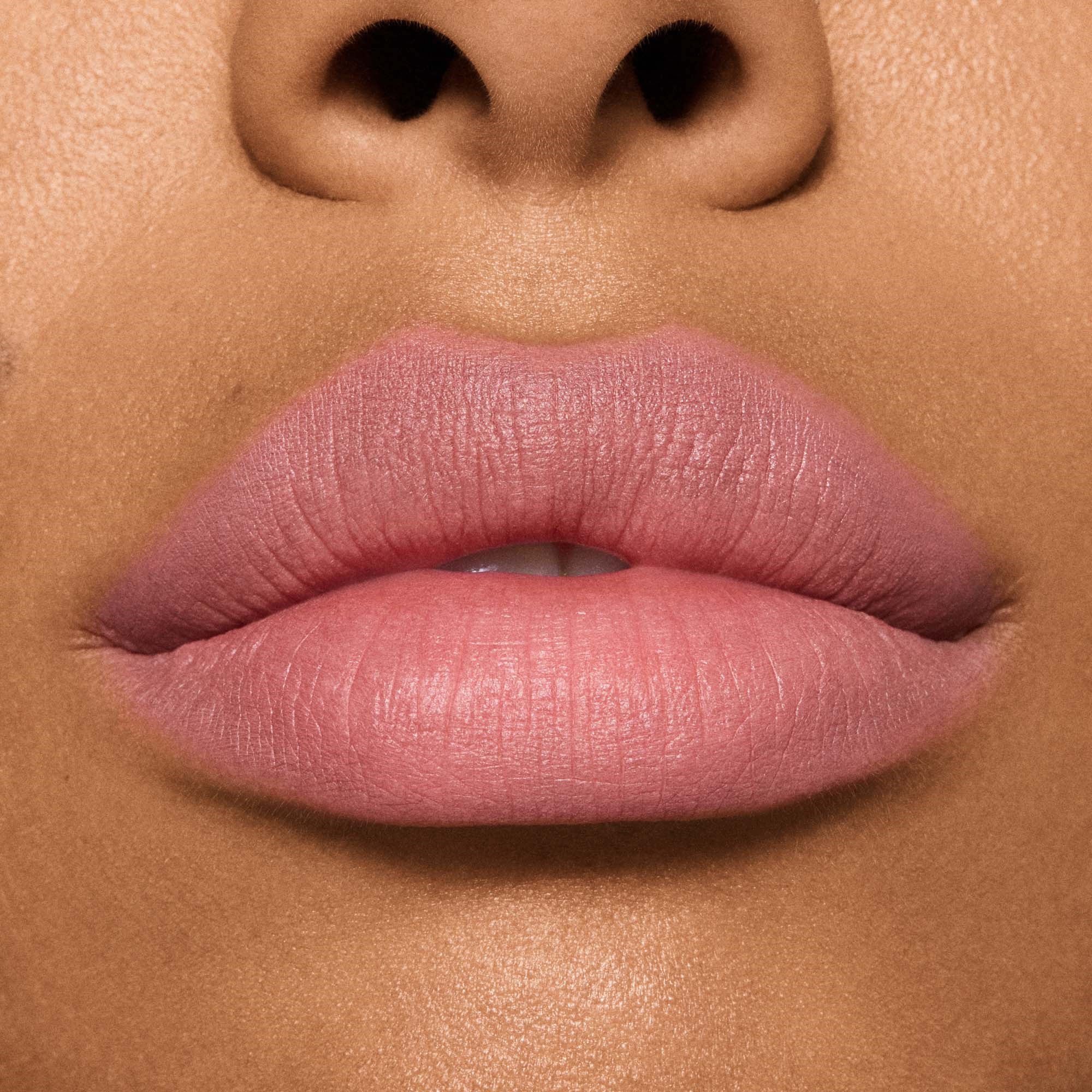 MAC Cosmetics Powder Kiss Hazy Matte Lipstick Be My Bridesmaid (obrázok 4)