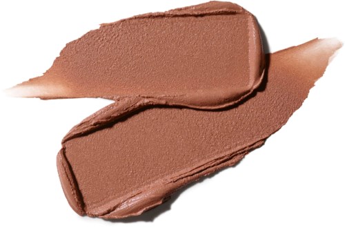 Twee brede vlekken van bruine make-up of crème met gladde en getextureerde delen op een witte ondergrond.