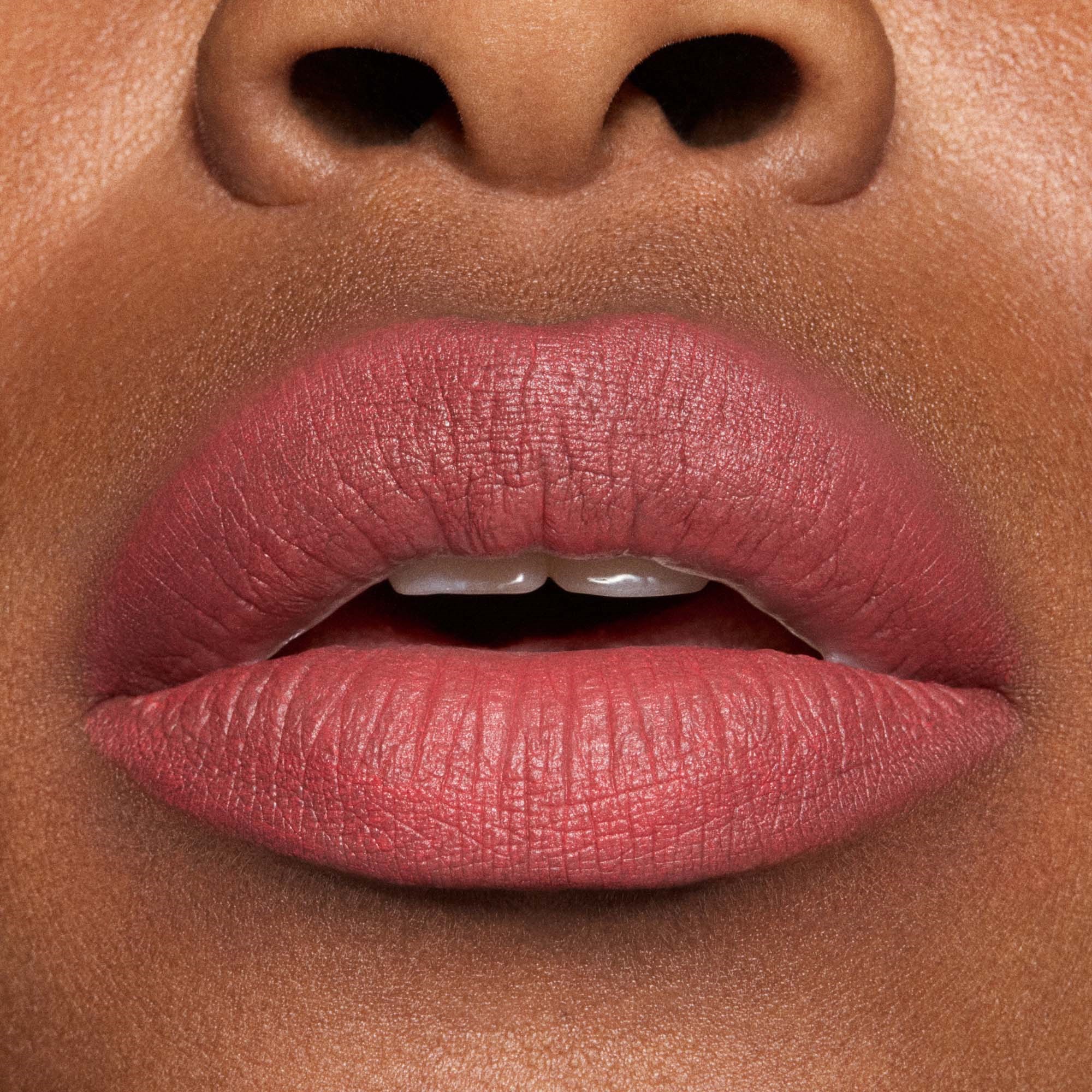 MAC Cosmetics Powder Kiss Hazy Matte Lipstick Brickthrough (obrázok 5)