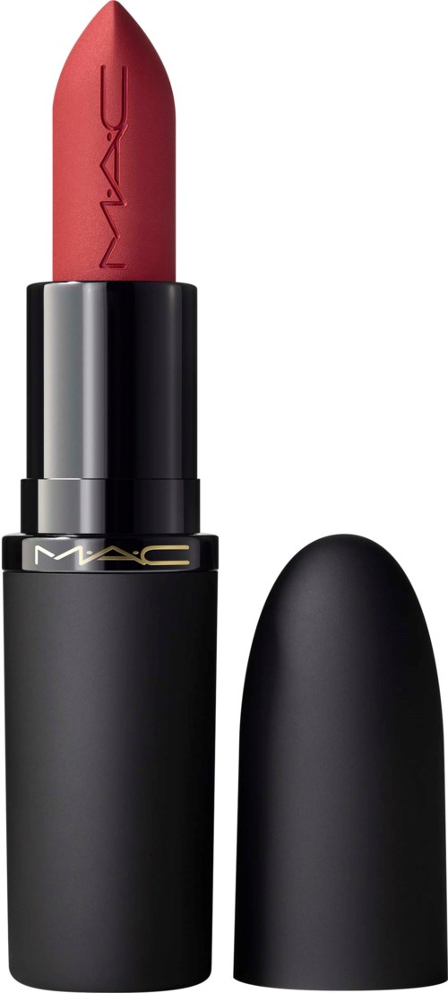 Een MAC-lippenstift in een zwart doosje, met de deksel eraf, toont een roze-rode kleur.