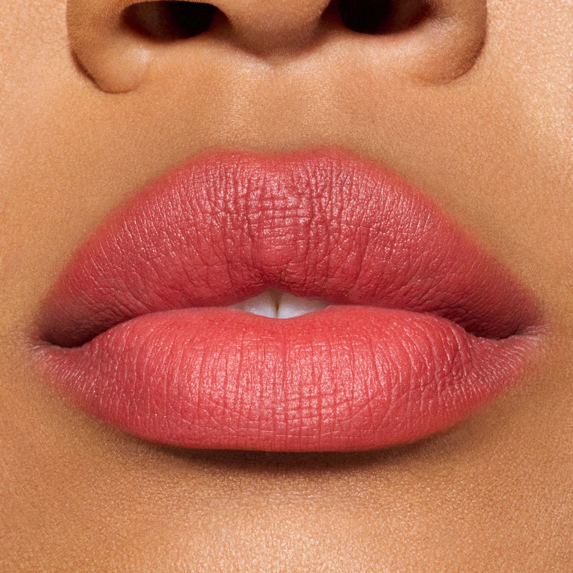 MAC Cosmetics Powder Kiss Hazy Matte Lipstick Dubonnet Buzz (obrázok 4)