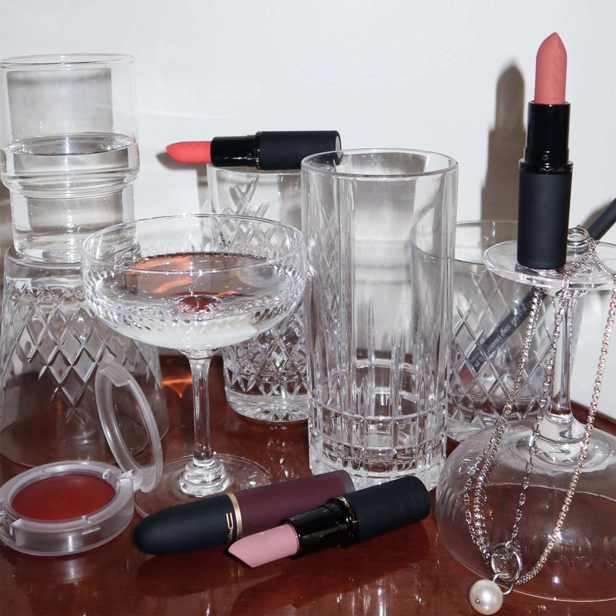 MAC Cosmetics Powder Kiss Hazy Matte Lipstick Dubonnet Buzz (obrázok 6)