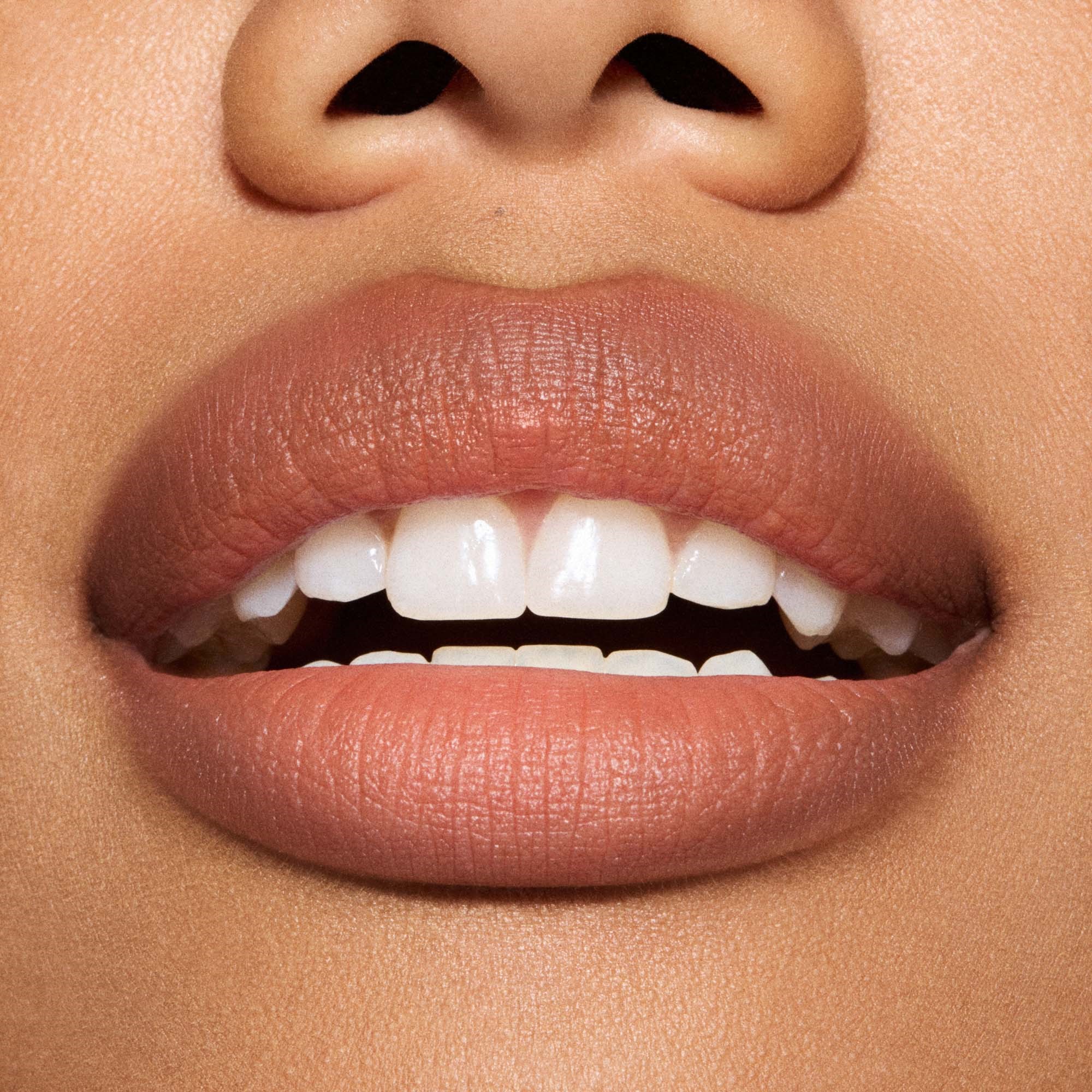 MAC Cosmetics Powder Kiss Hazy Matte Lipstick Moving On Up (obrázok 4)