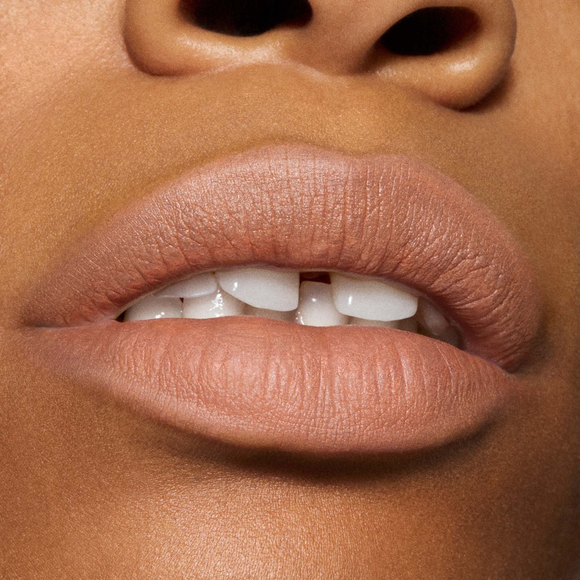 MAC Cosmetics Powder Kiss Hazy Matte Lipstick Off The Market (obrázok 5)