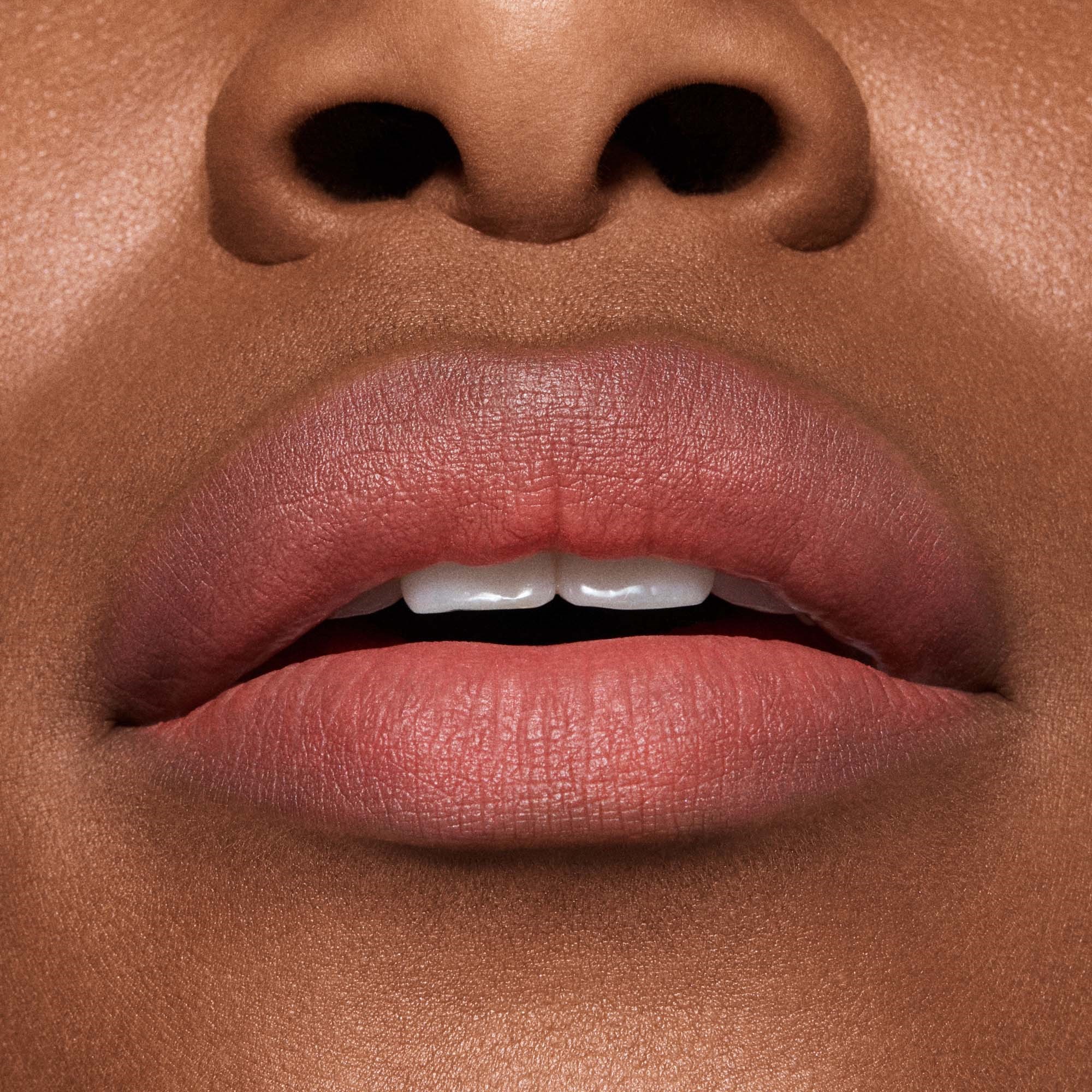MAC Cosmetics Powder Kiss Hazy Matte Lipstick Stay Curious (obrázok 5)