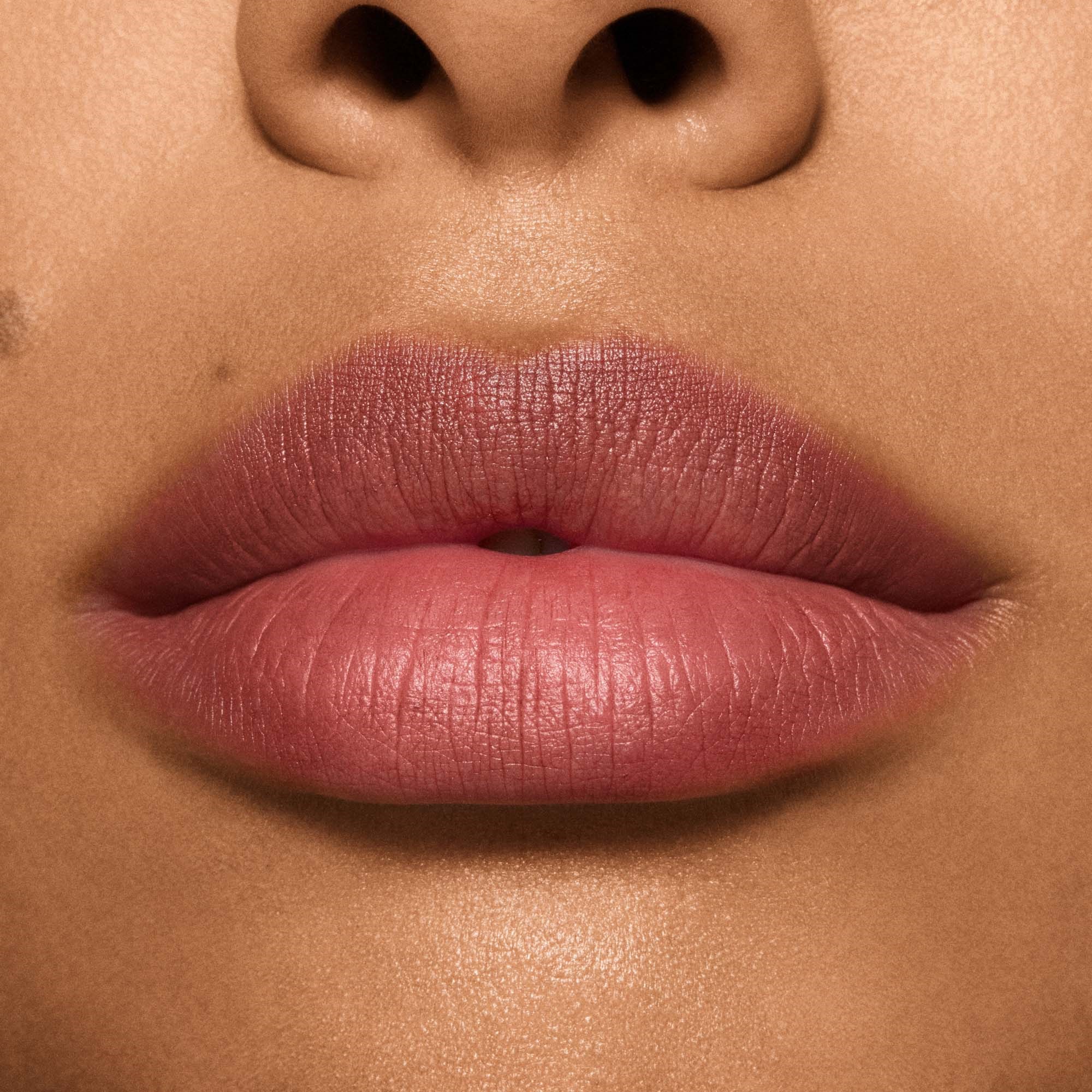 MAC Cosmetics Powder Kiss Hazy Matte Lipstick Turn to the Left (obrázok 4)