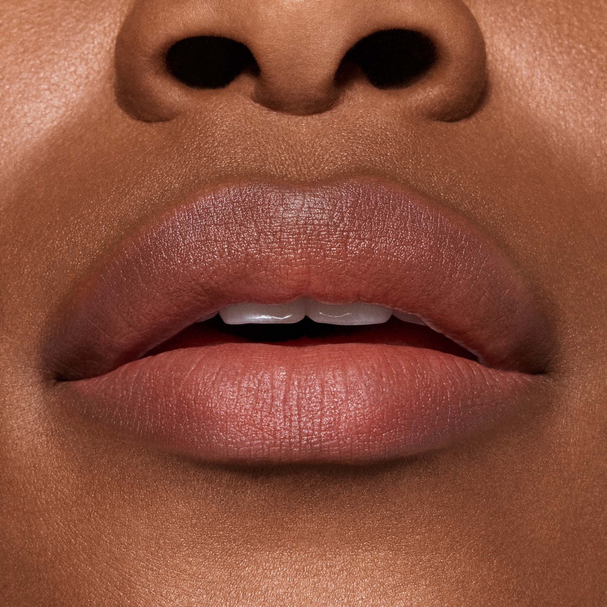 MAC Cosmetics Powder Kiss Hazy Matte Lipstick Turn to the Left (obrázok 5)