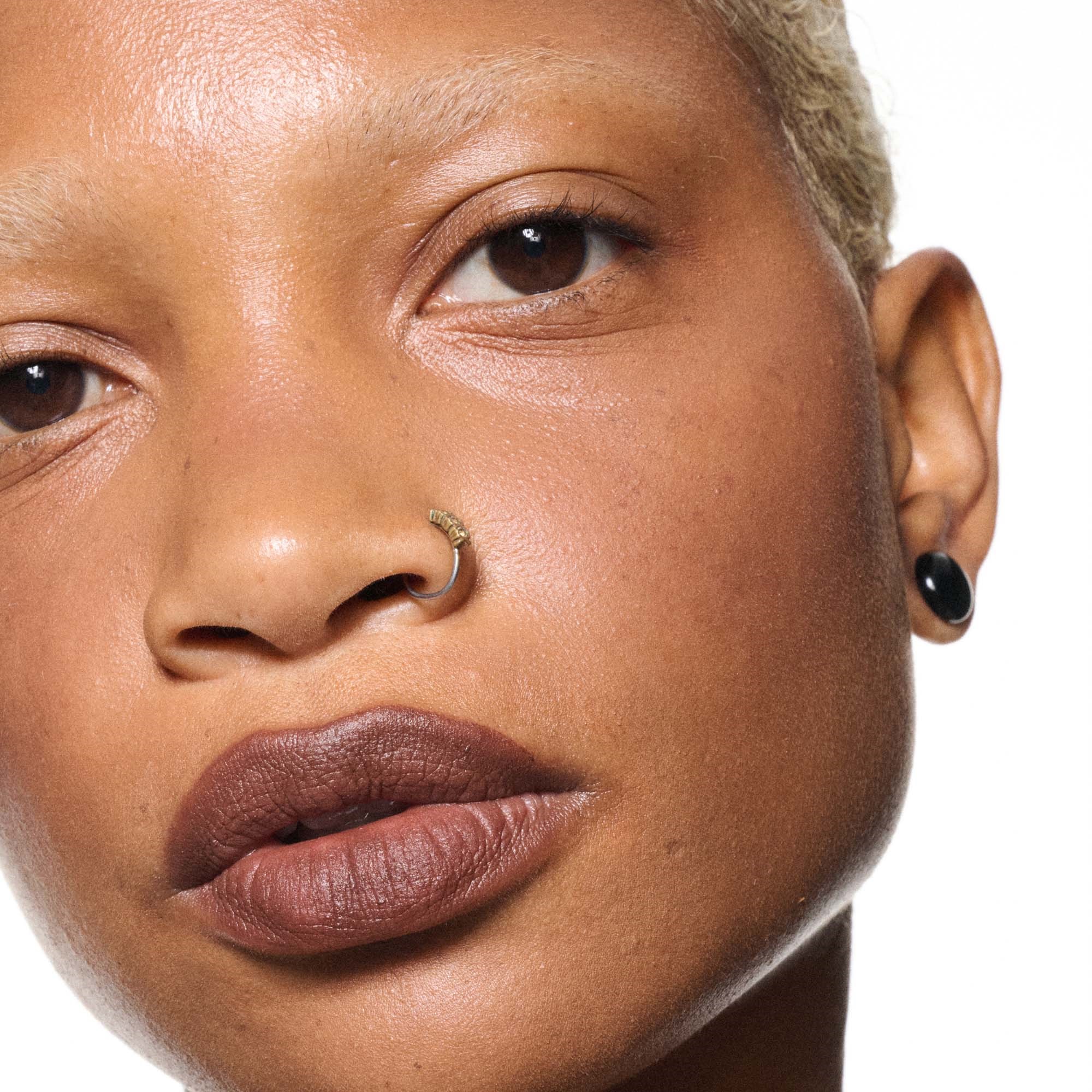MAC Cosmetics Powder Kiss Lip + Cheek Mousse Chestnut (obrázok 4)