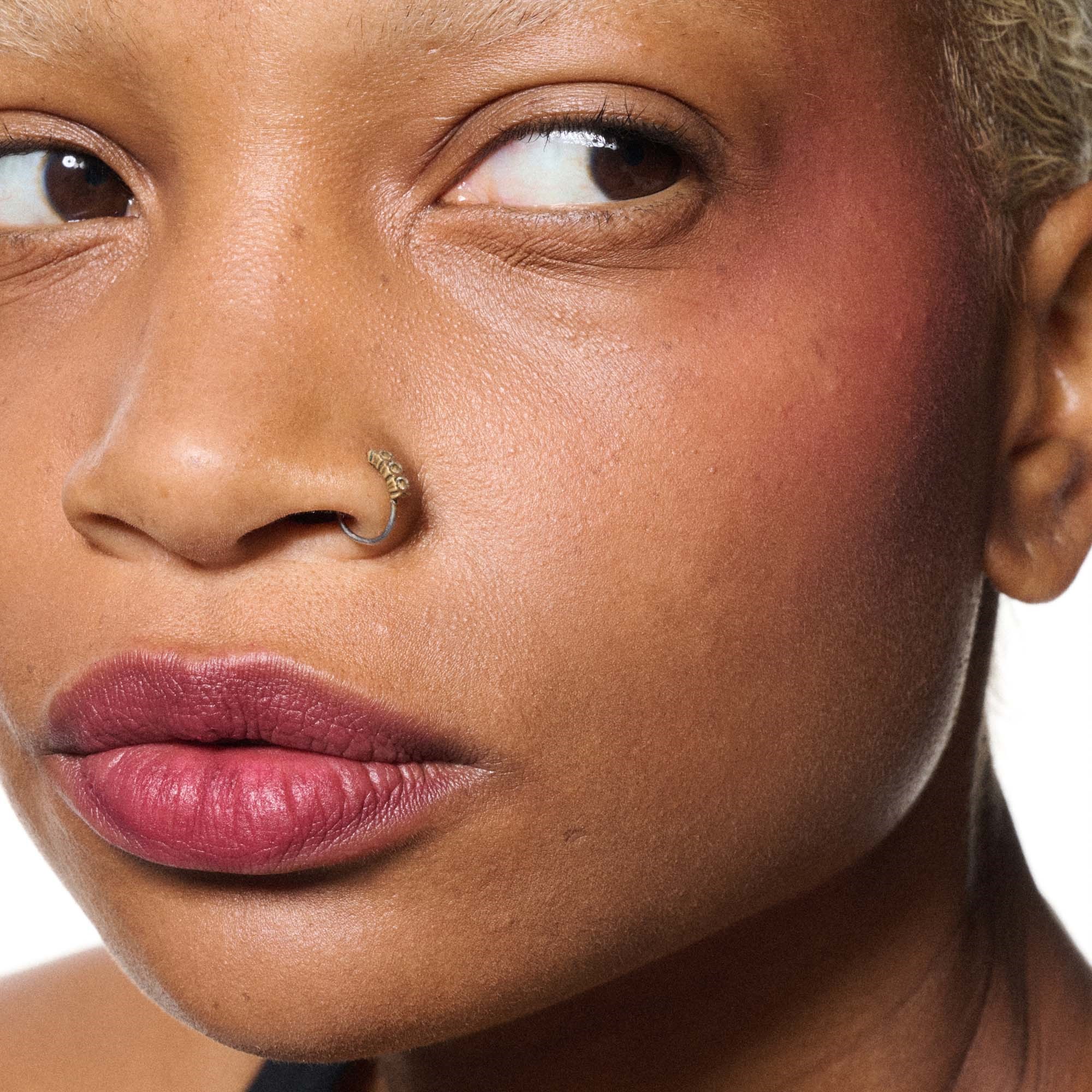 MAC Cosmetics Powder Kiss Lip + Cheek Mousse Date Night (obrázok 4)