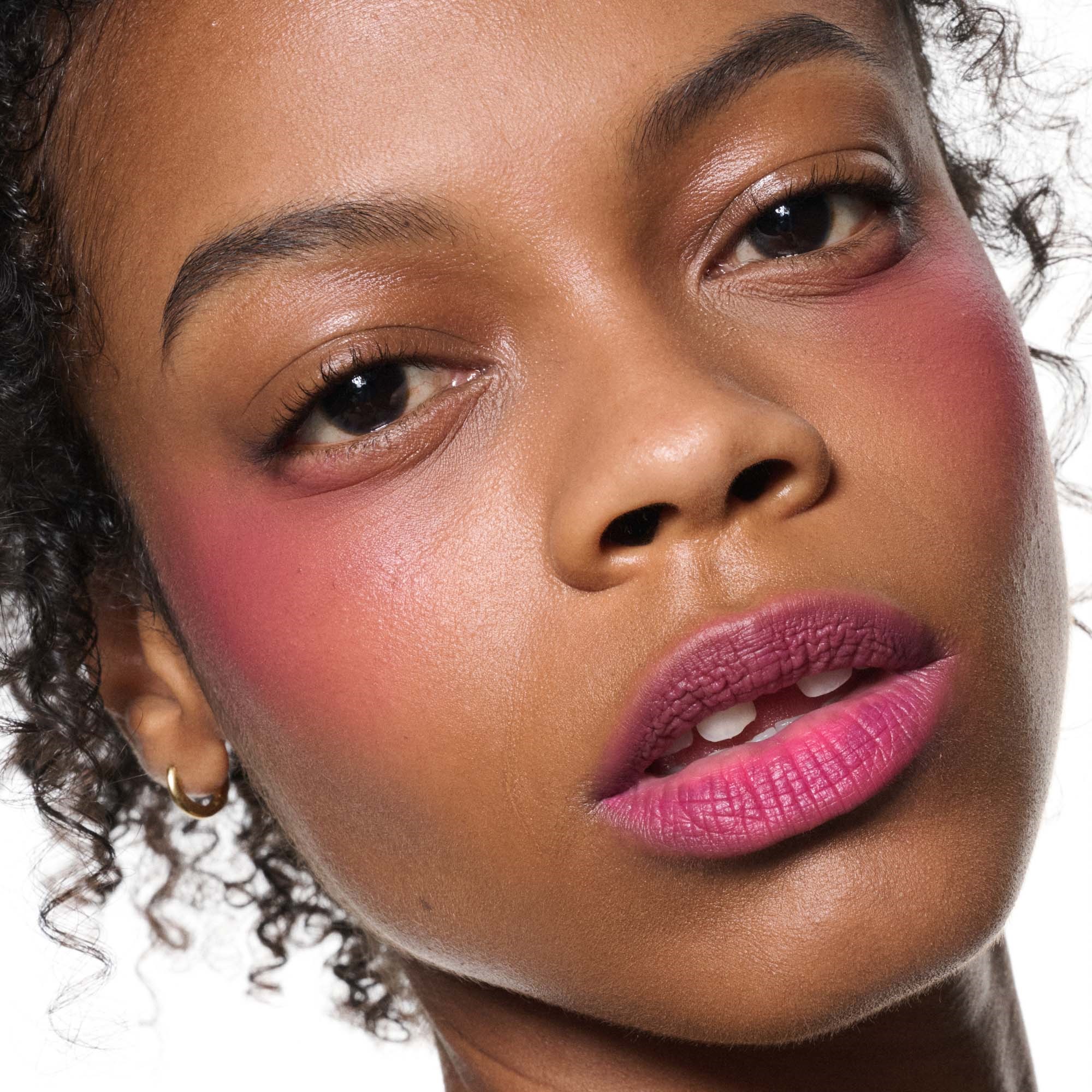 MAC Cosmetics Powder Kiss Lip + Cheek Mousse Make It Fashun! (obrázok 4)