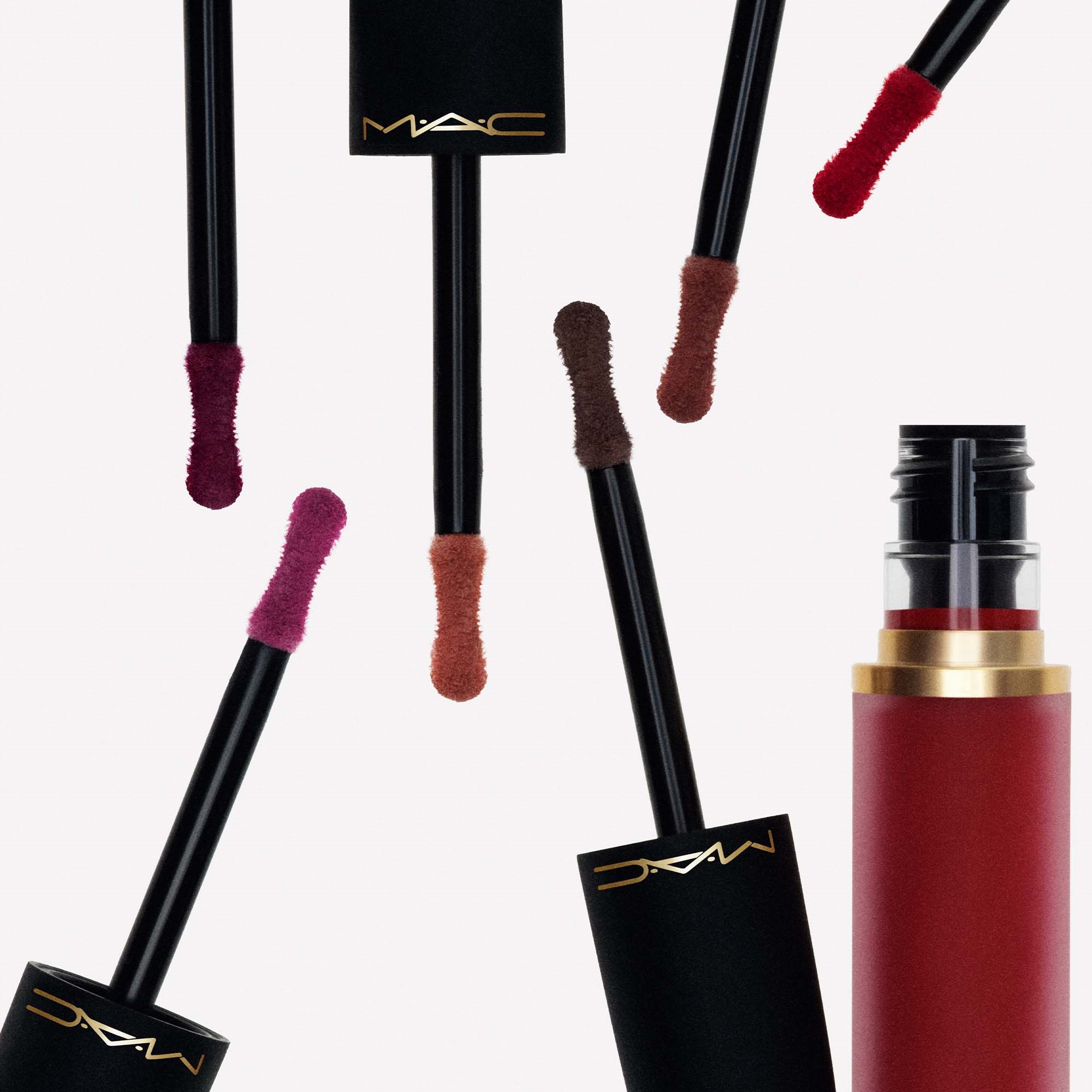 MAC Cosmetics Powder Kiss Lip + Cheek Mousse Mull It Over (obrázok 6)