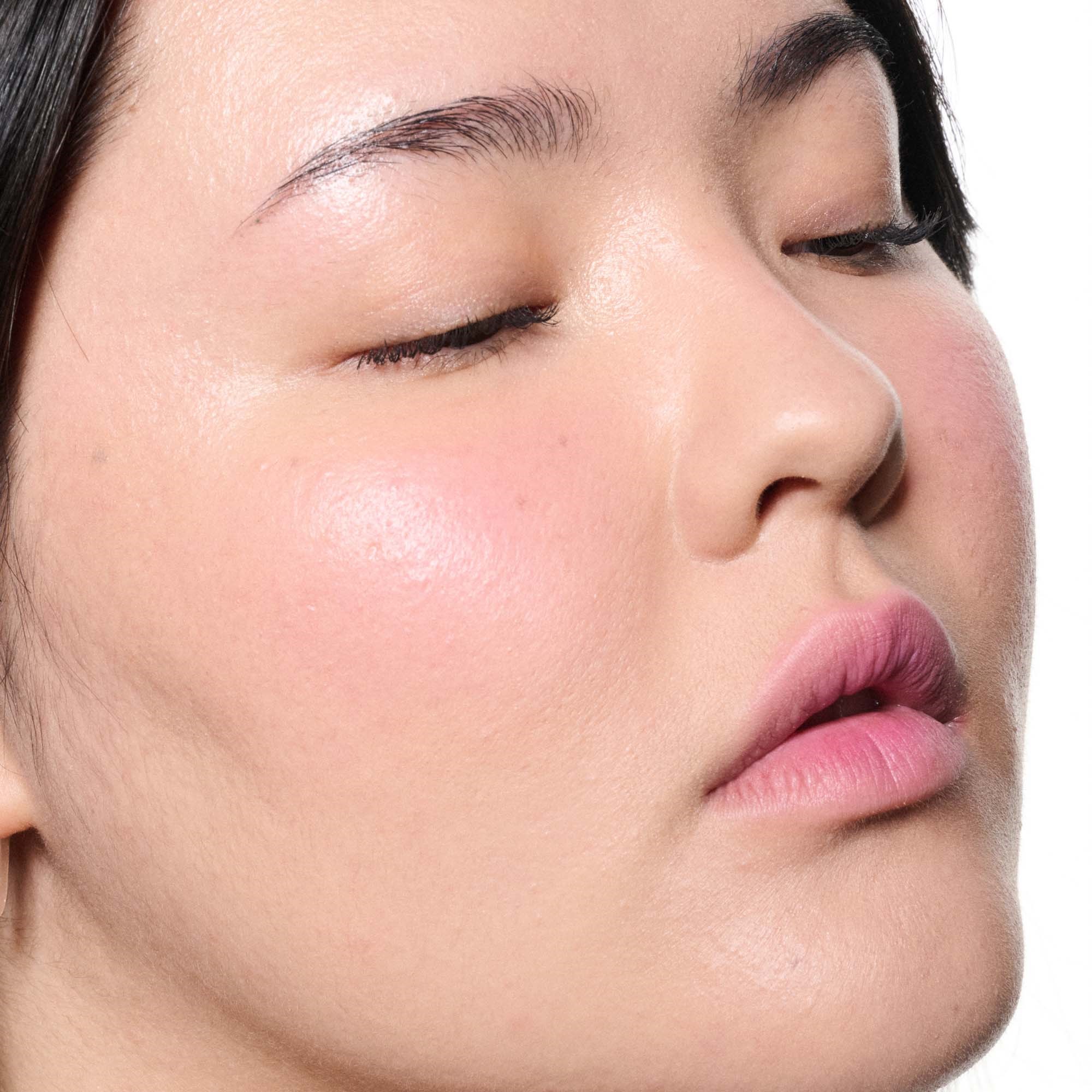 MAC Cosmetics Powder Kiss Lip + Cheek Mousse Something Borrowed (obrázok 3)