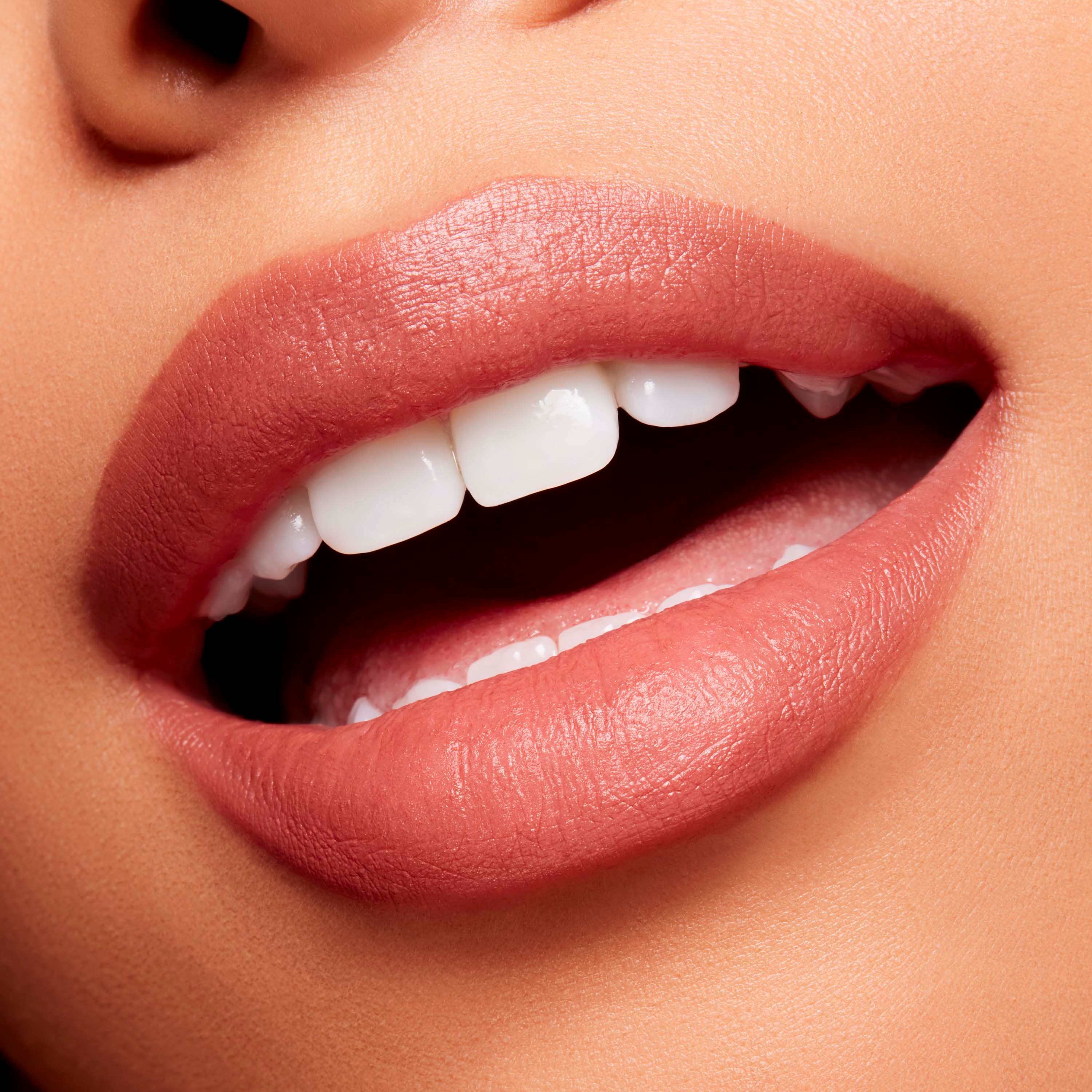 MAC Cosmetics Powder Kiss Powder Kiss Velvet Blur Slim Stick Over The (obrázok 3)