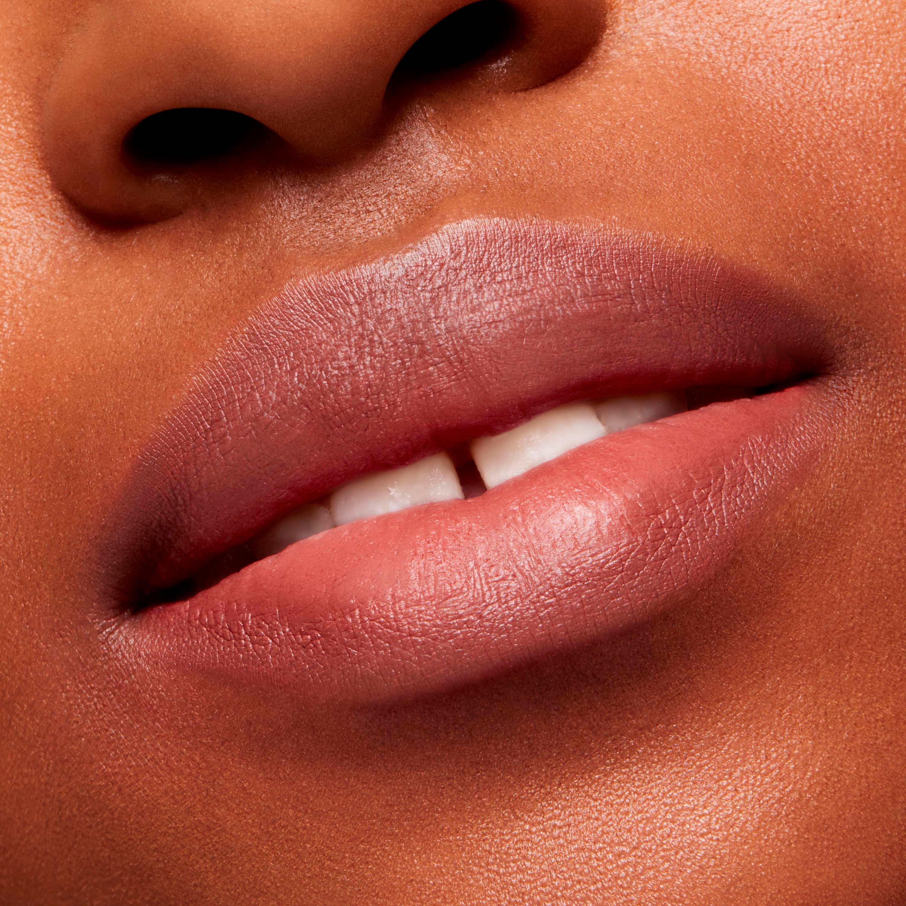 MAC Cosmetics Powder Kiss Powder Kiss Velvet Blur Slim Stick Over The (obrázok 4)