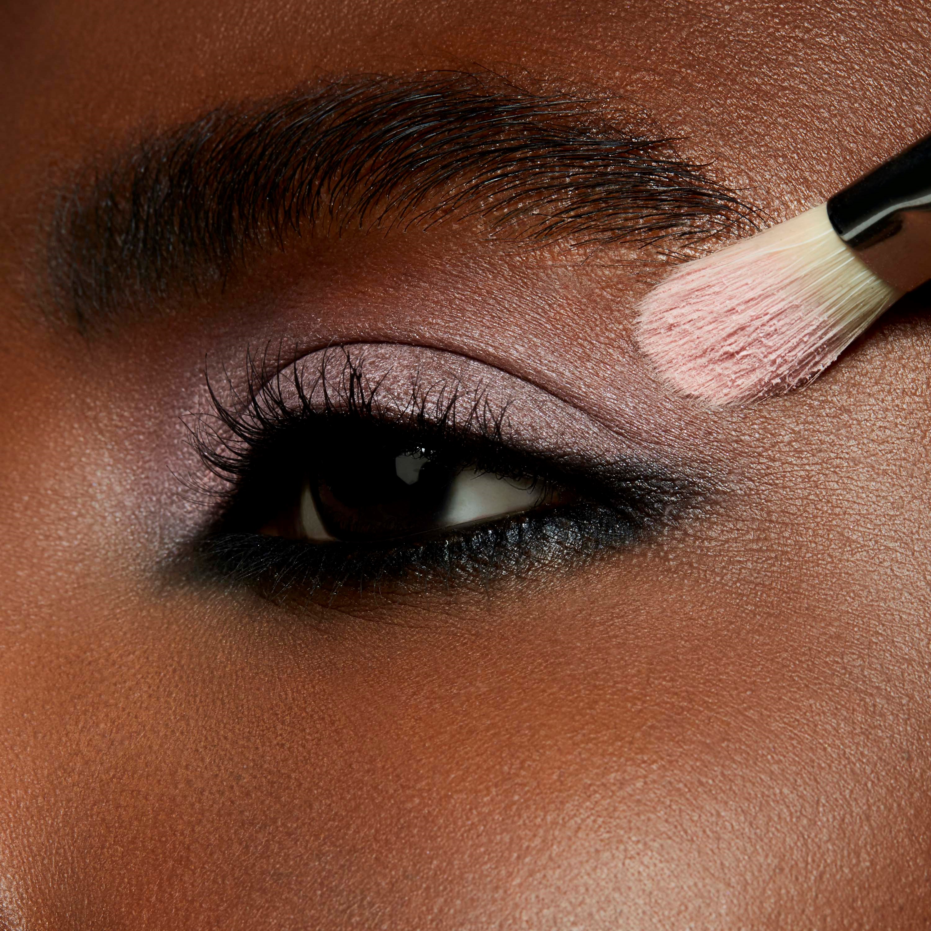 MAC Cosmetics Powder Kiss Powder Kiss Single Eyeshadow Felt Cute (obrázok 5)