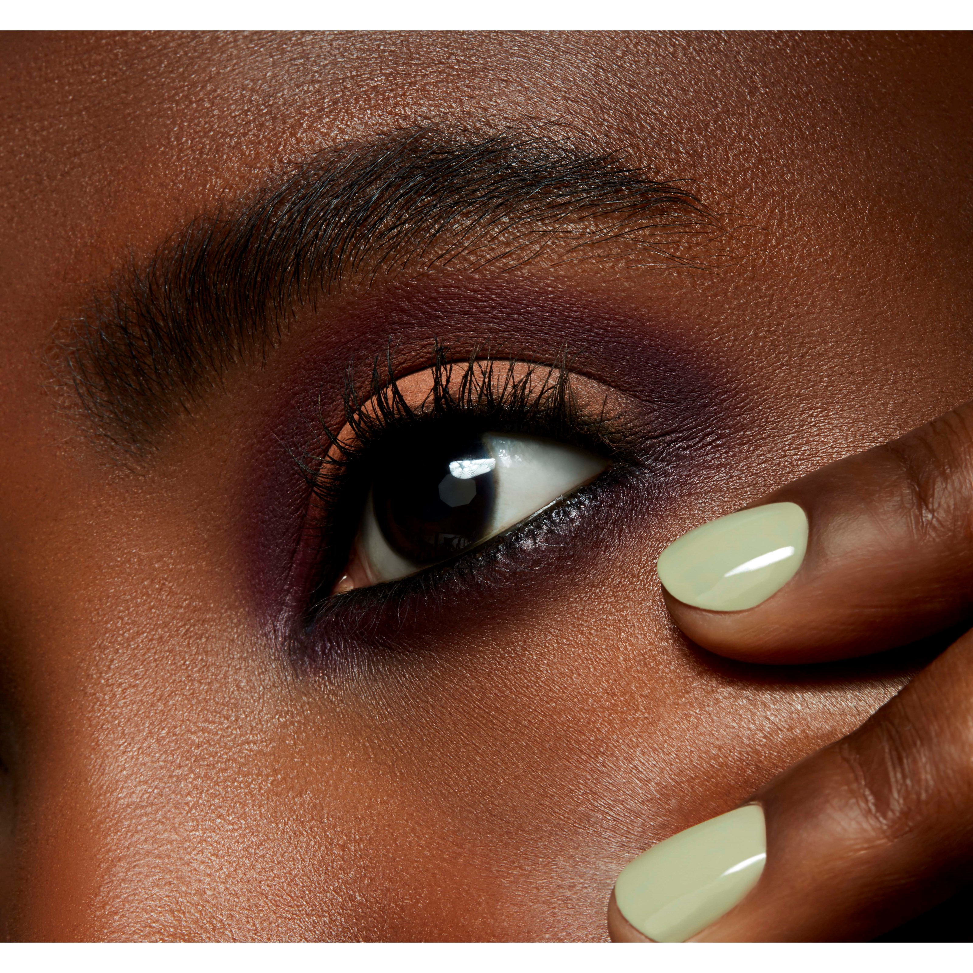 MAC Cosmetics Powder Kiss Powder Kiss Single Eyeshadow P For Potent (obrázok 5)