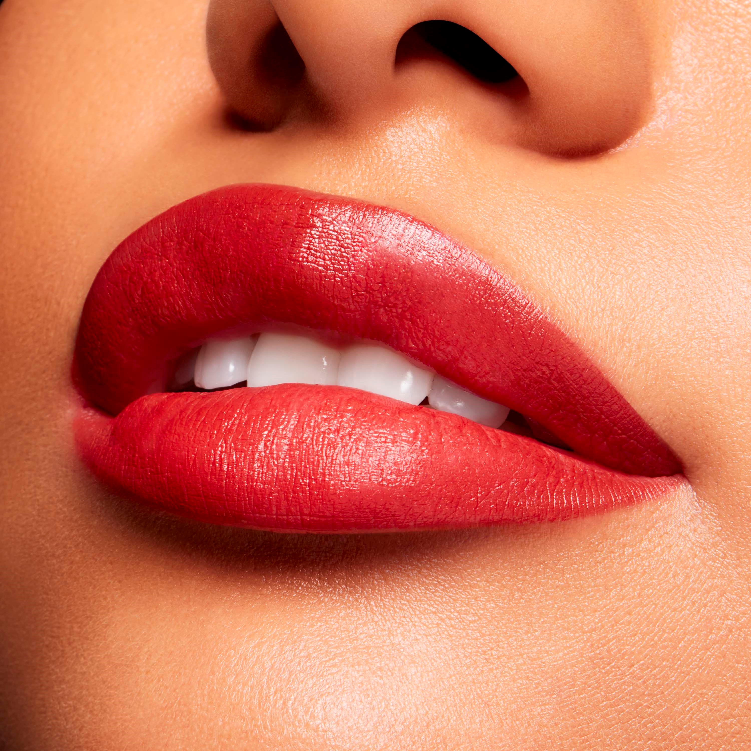 MAC Cosmetics Powder Kiss Velvet Blur Slim Stick Dubonnet Buzz (obrázok 3)