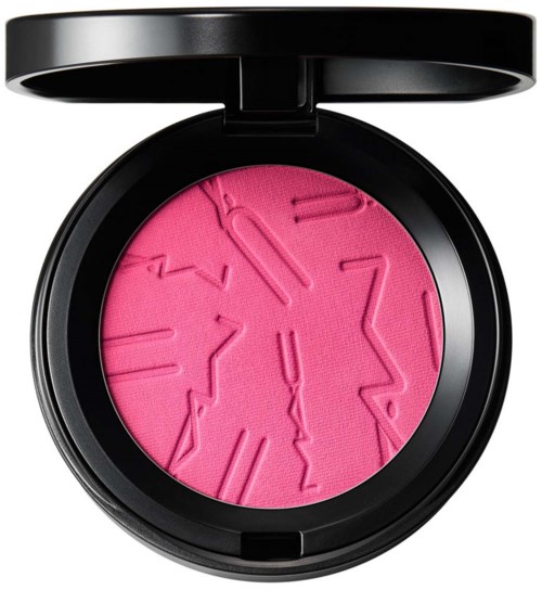 Pink blush med en forhøjet klokke-design og timehjælpemidler i en sort rund kompakt beholder.