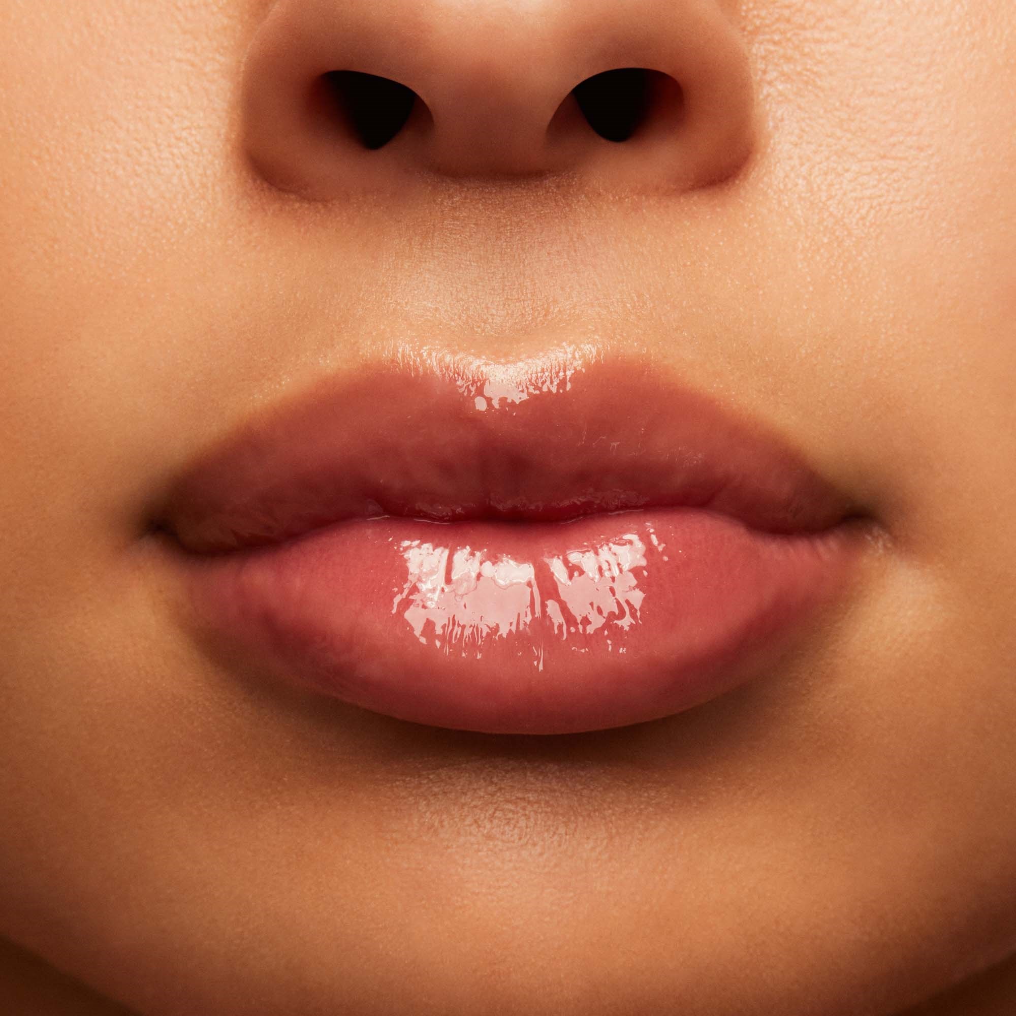 MAC Cosmetics Squirt Plumping Gloss Stick Simulation (obrázok 3)