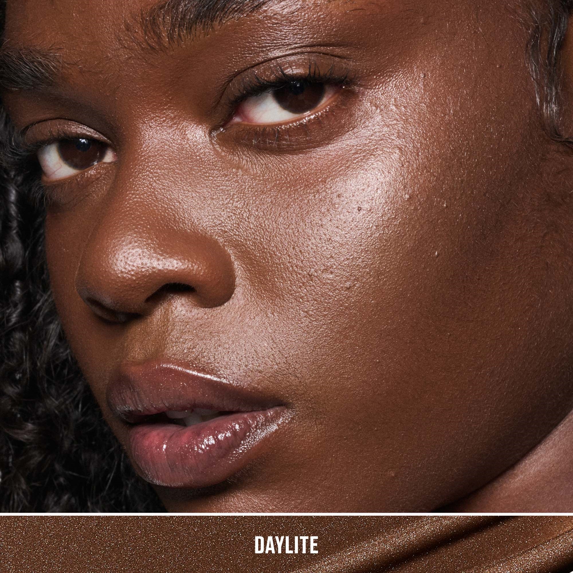 MAC Cosmetics Strobe Beam Liquid Bronzelighter Daylite (obrázok 3)