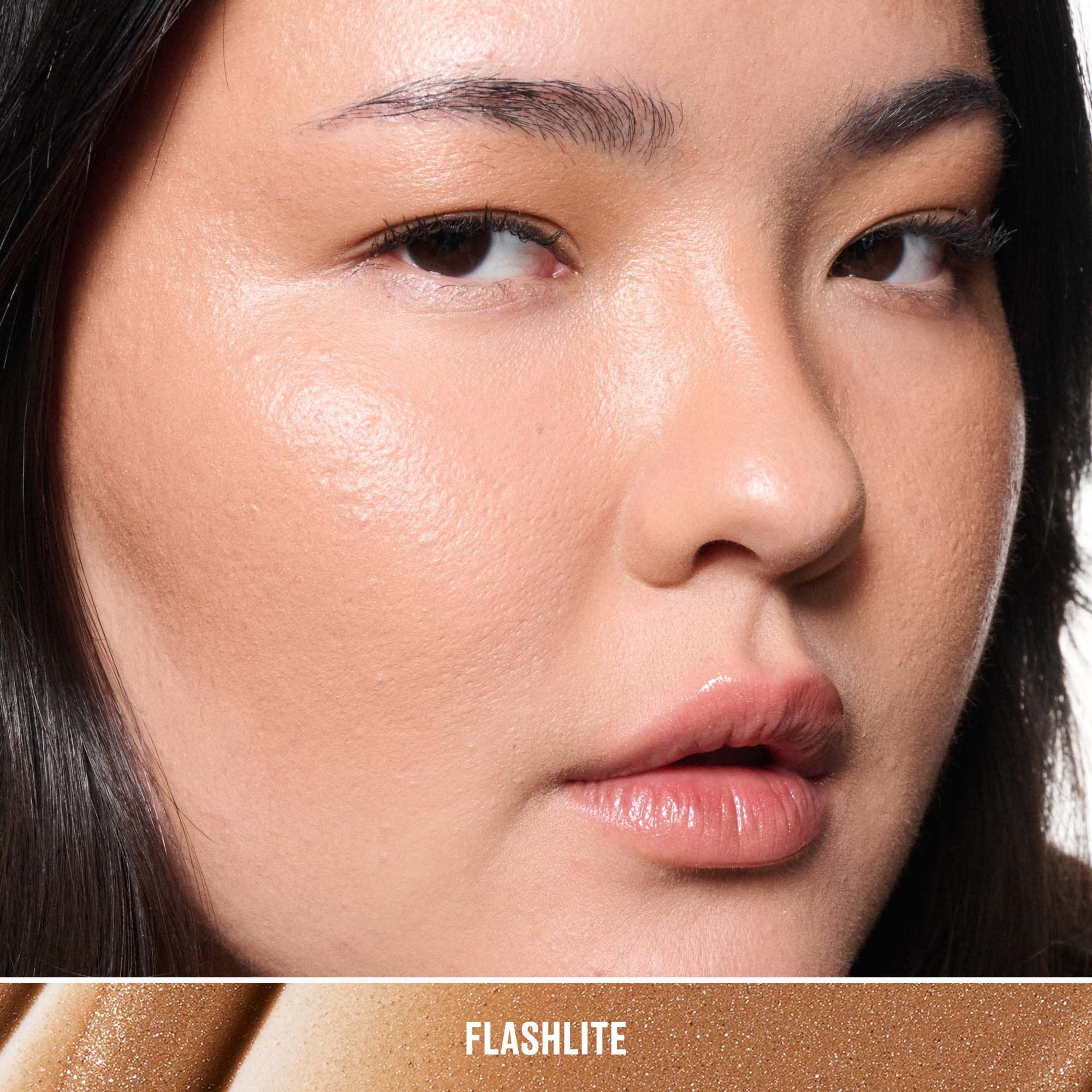MAC Cosmetics Strobe Beam Liquid Bronzelighter Flashlite (obrázok 3)