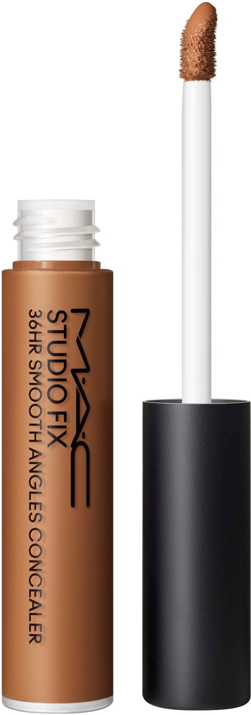 Een tube MAC Studio Fix Soft Matte Short Cover Concealer met applicatorstaaf.