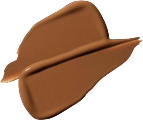 Een lepel met zijdezachte, romige chocoladepasta. De pasta ligt deels op een lepel en deels gedruppeld.