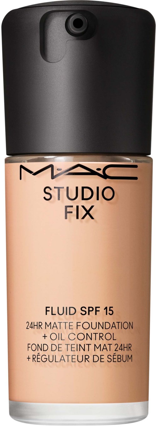 Eine Flasche MAC Studio Fix Foundation mit SPF 15, 24-Stunden-Matt-Finish, Ölkontrolle und schwarzem Pumpverschluss.
