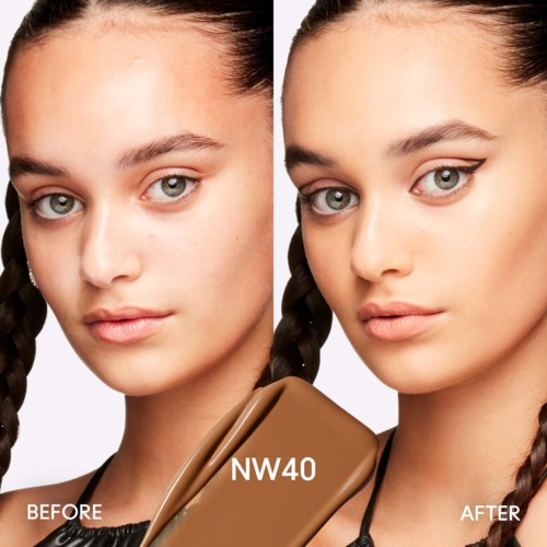 Eine Frau zeigt Make-up-Änderung mit zwei Fotos, vorm und nach, mit einem Foundation-Ton NW40. Sie hat geflochtene Haare.