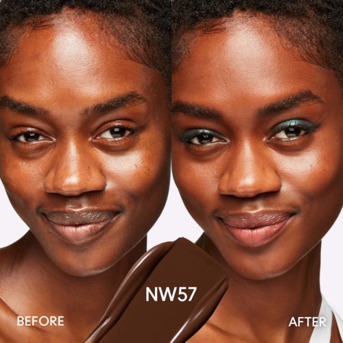 Zeigt eine Frau mit zwei verschiedenen Hauttönen vor und nach Make-up oder Fotobearbeitung, mit einem Produkt labeled NW57.