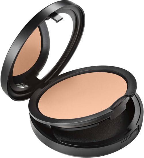 Kompakte Make-up-Puder mit Spiegel und beige Pulver.