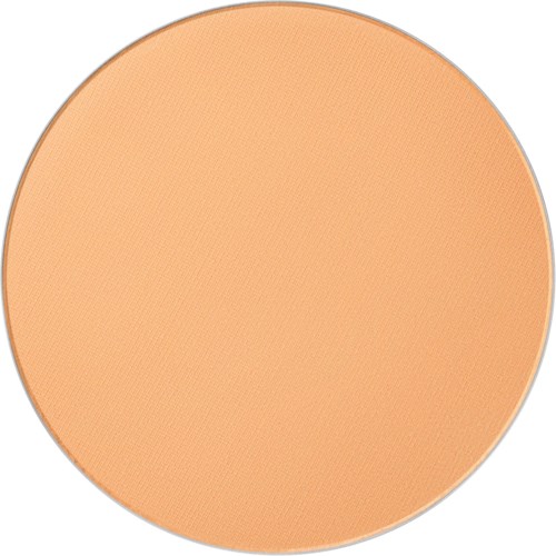 Ett runt blush-sminkprodukt i ljus persikofärg med matt yta.