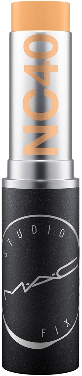 Ein MAC Studio Fix-Stift mit beige und schwarzer Verpackung, beschriftet 'NC40'.