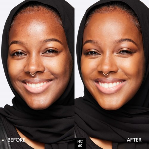 Sidetil-side bilder viser en kvinnes ansiktet før og etter hudpleie, smilende med klar, glødende hud og septum piercing.